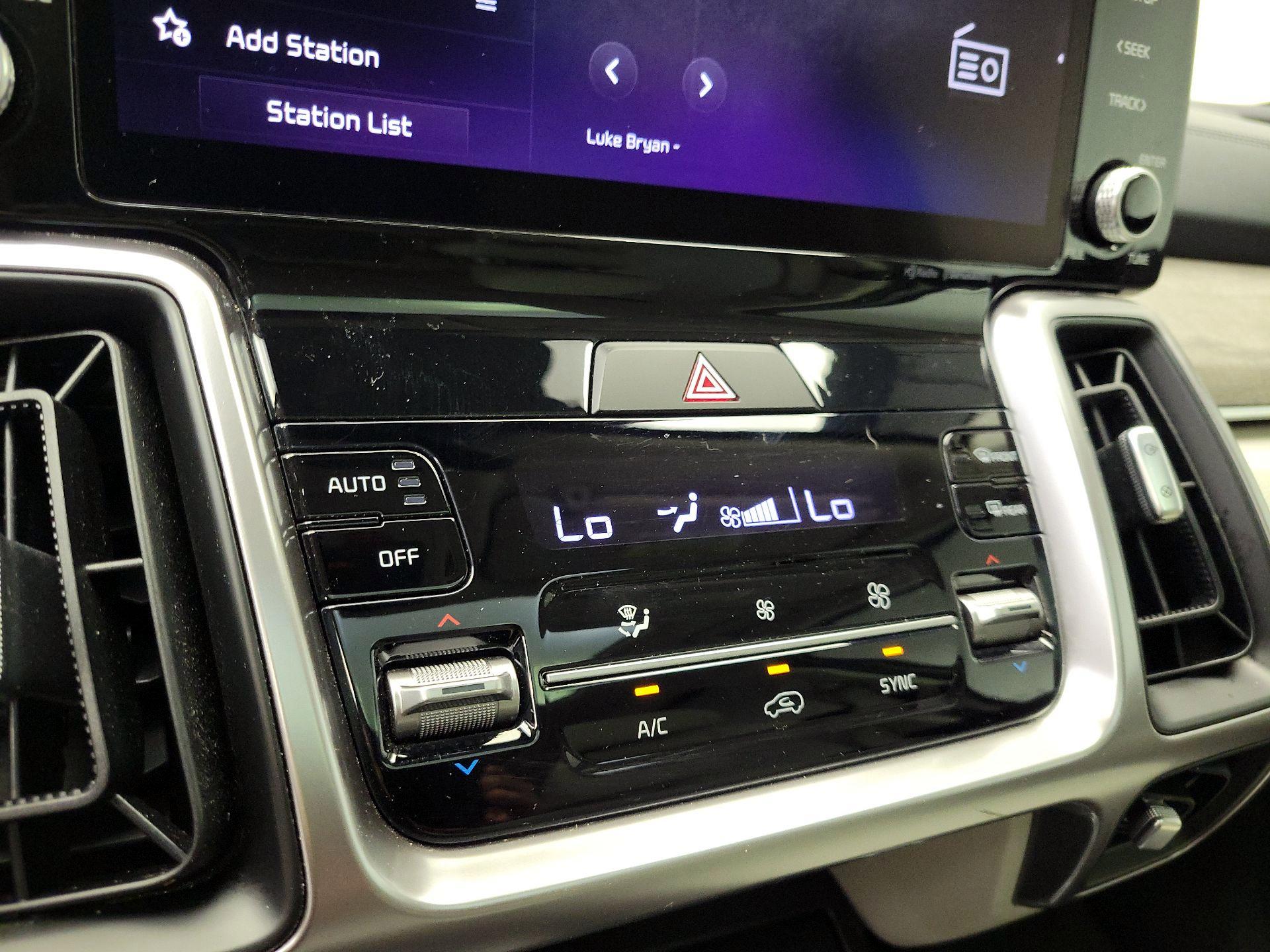 Thumbnail: 2023 Kia Sorento - 15