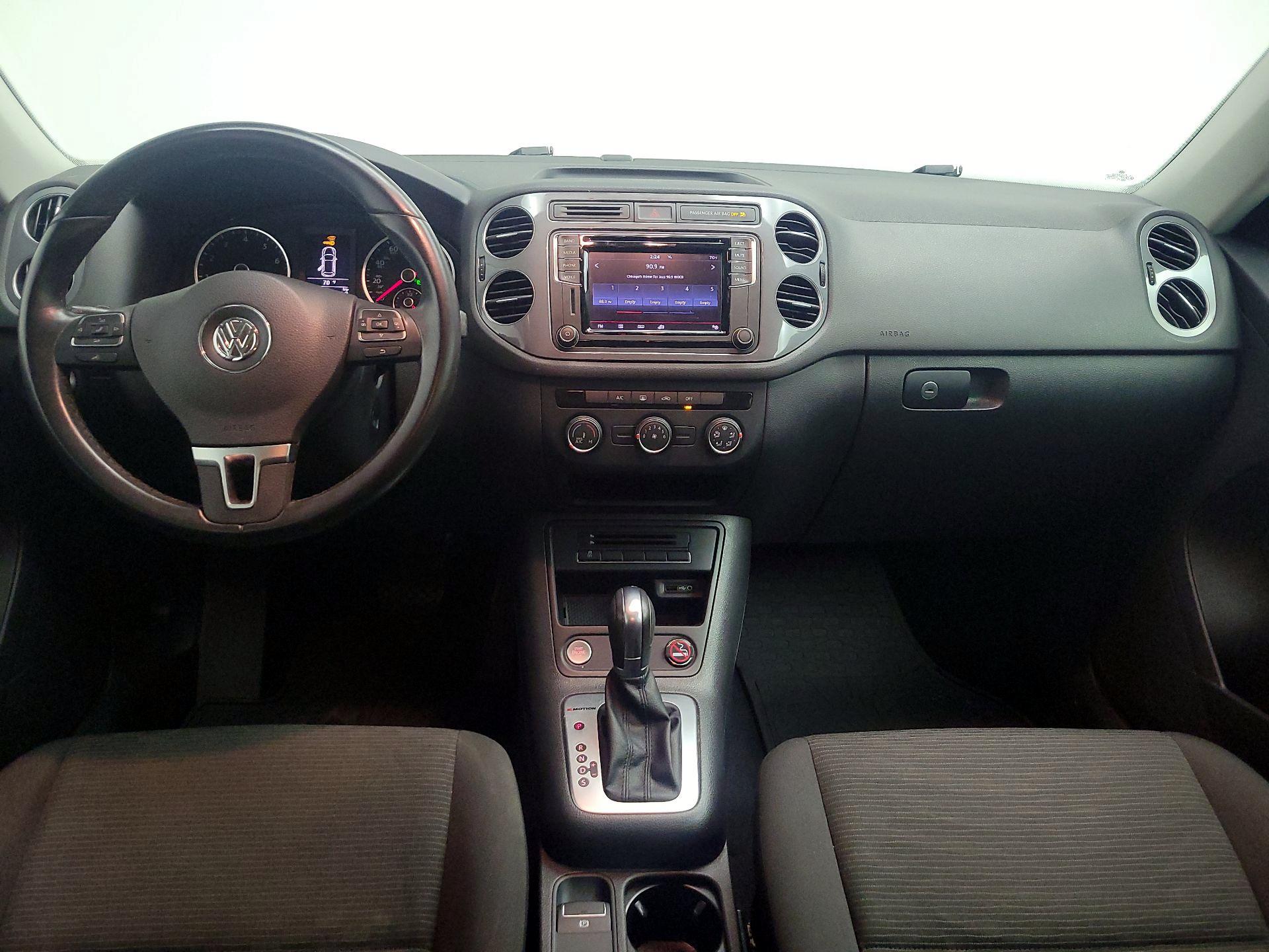 Thumbnail: 2017 Volkswagen Tiguan - 9
