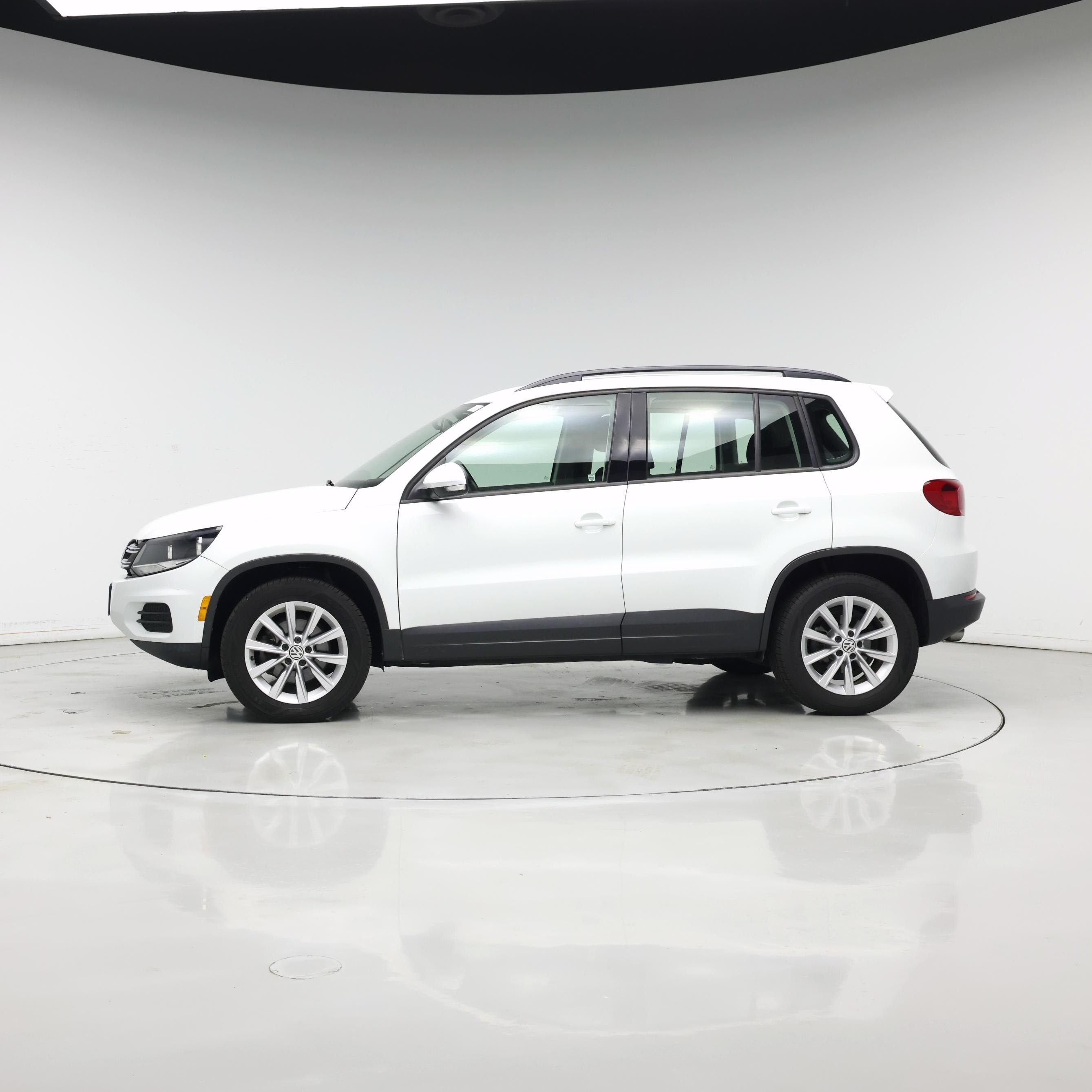 Thumbnail: 2017 Volkswagen Tiguan - 3
