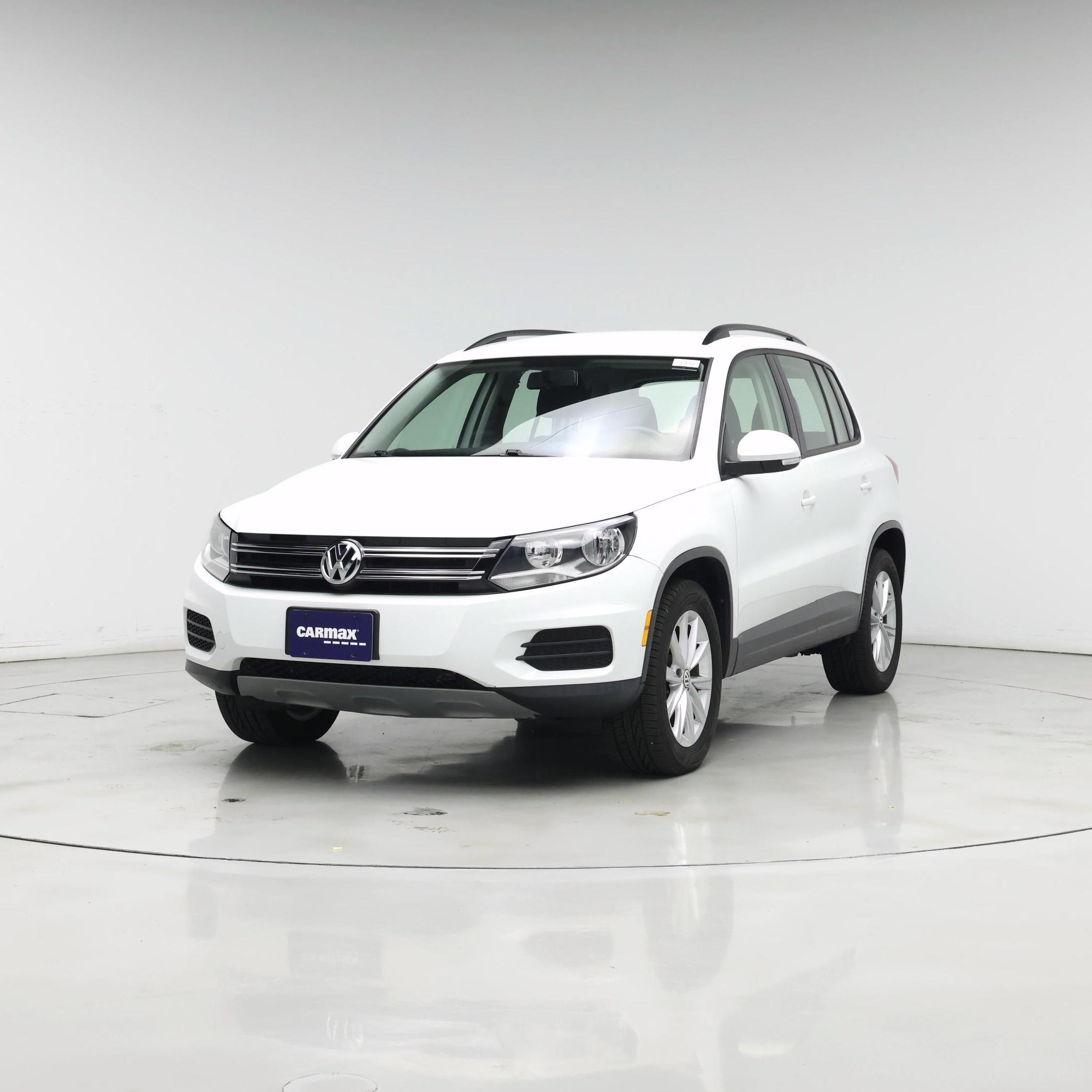 Thumbnail: 2017 Volkswagen Tiguan - 4
