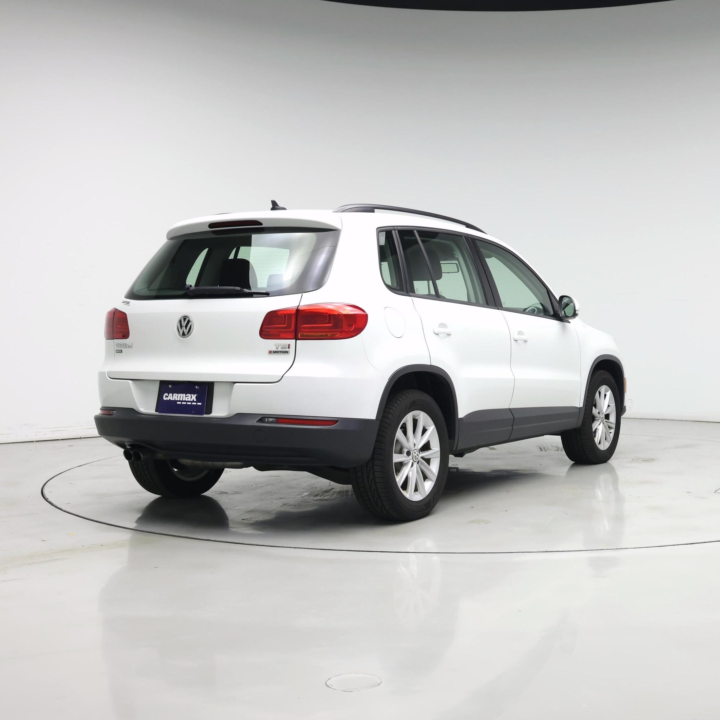 Thumbnail: 2017 Volkswagen Tiguan - 8