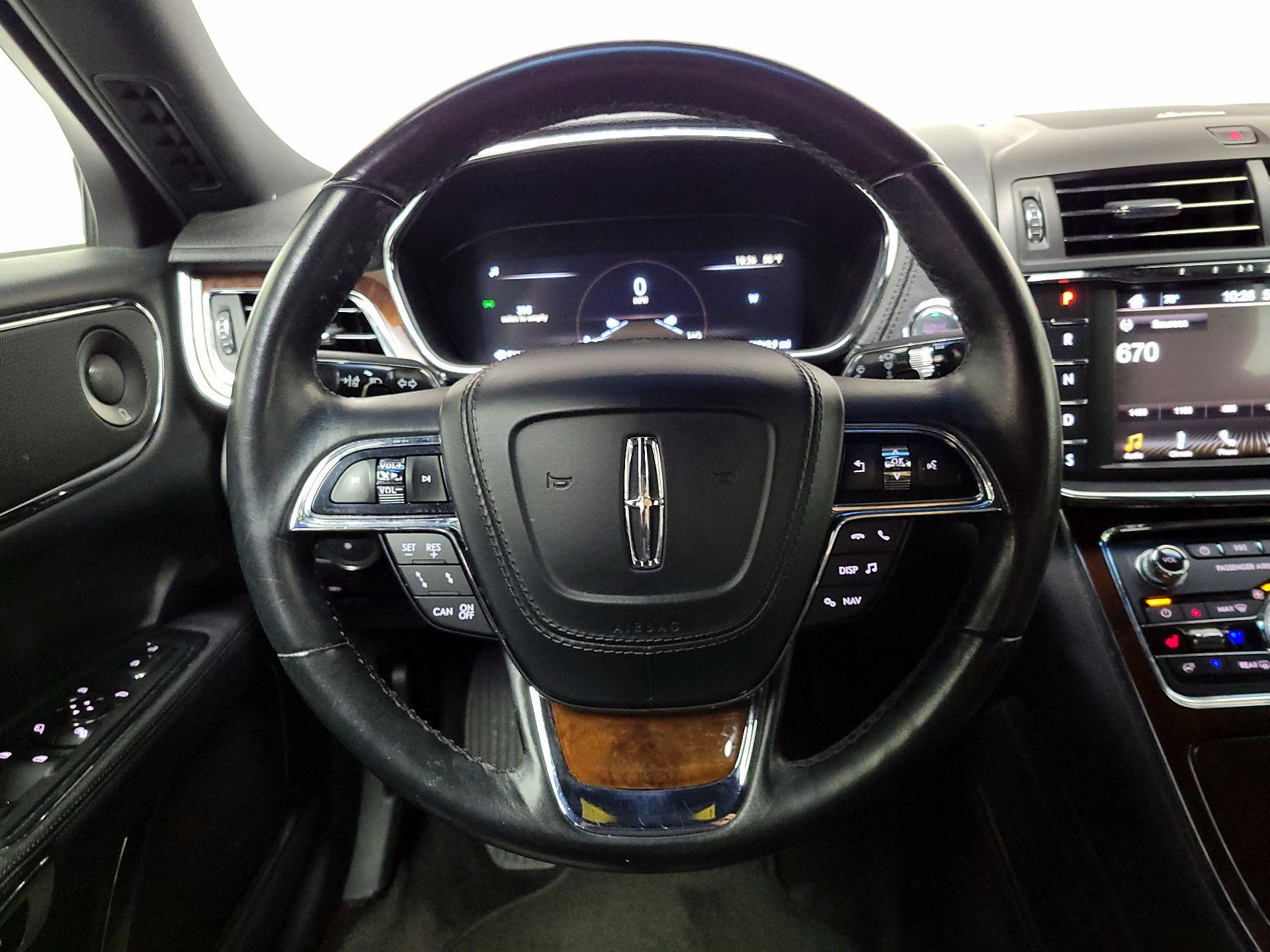 Thumbnail: 2017 Lincoln Continental - 10