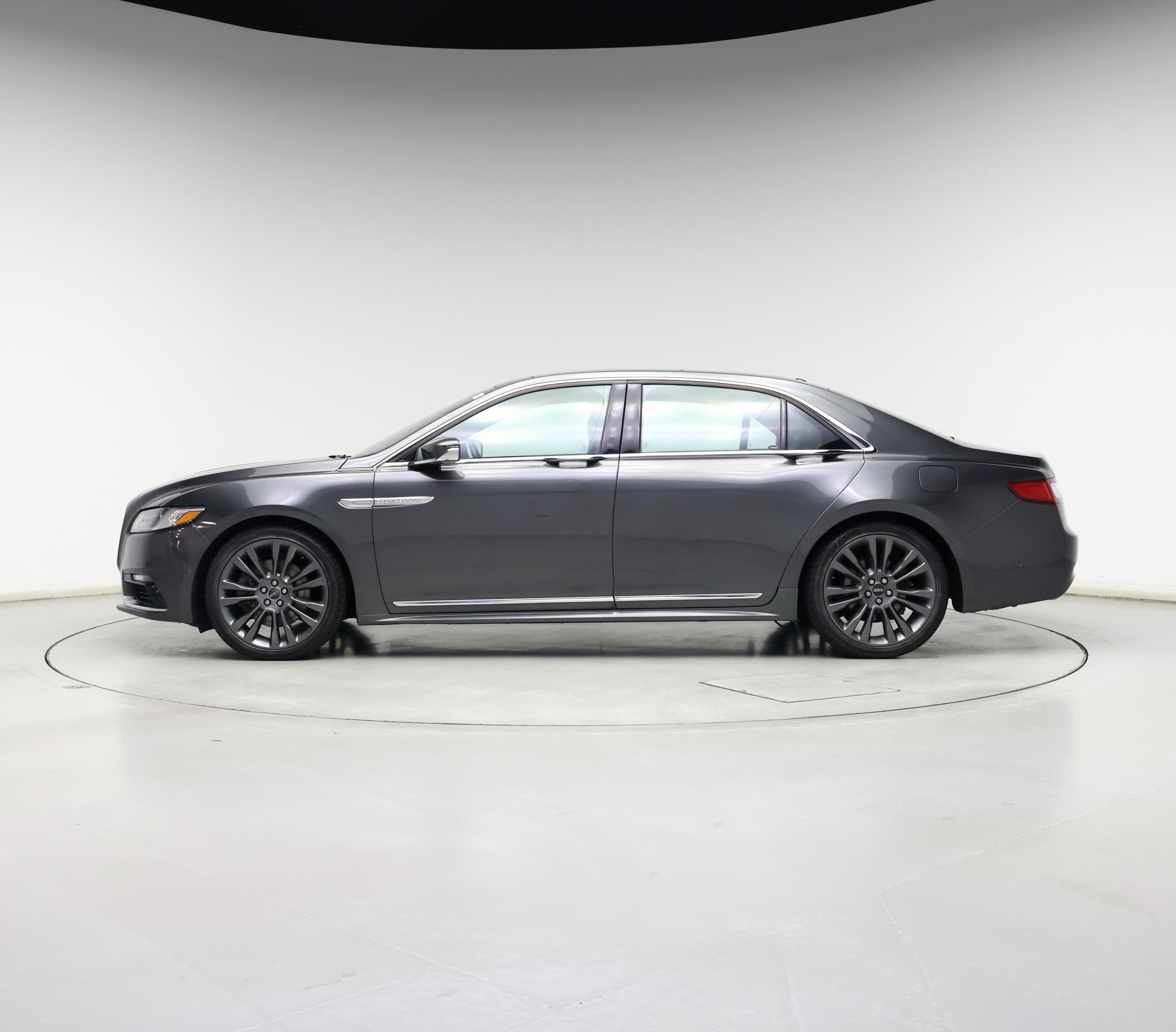 Thumbnail: 2017 Lincoln Continental - 3