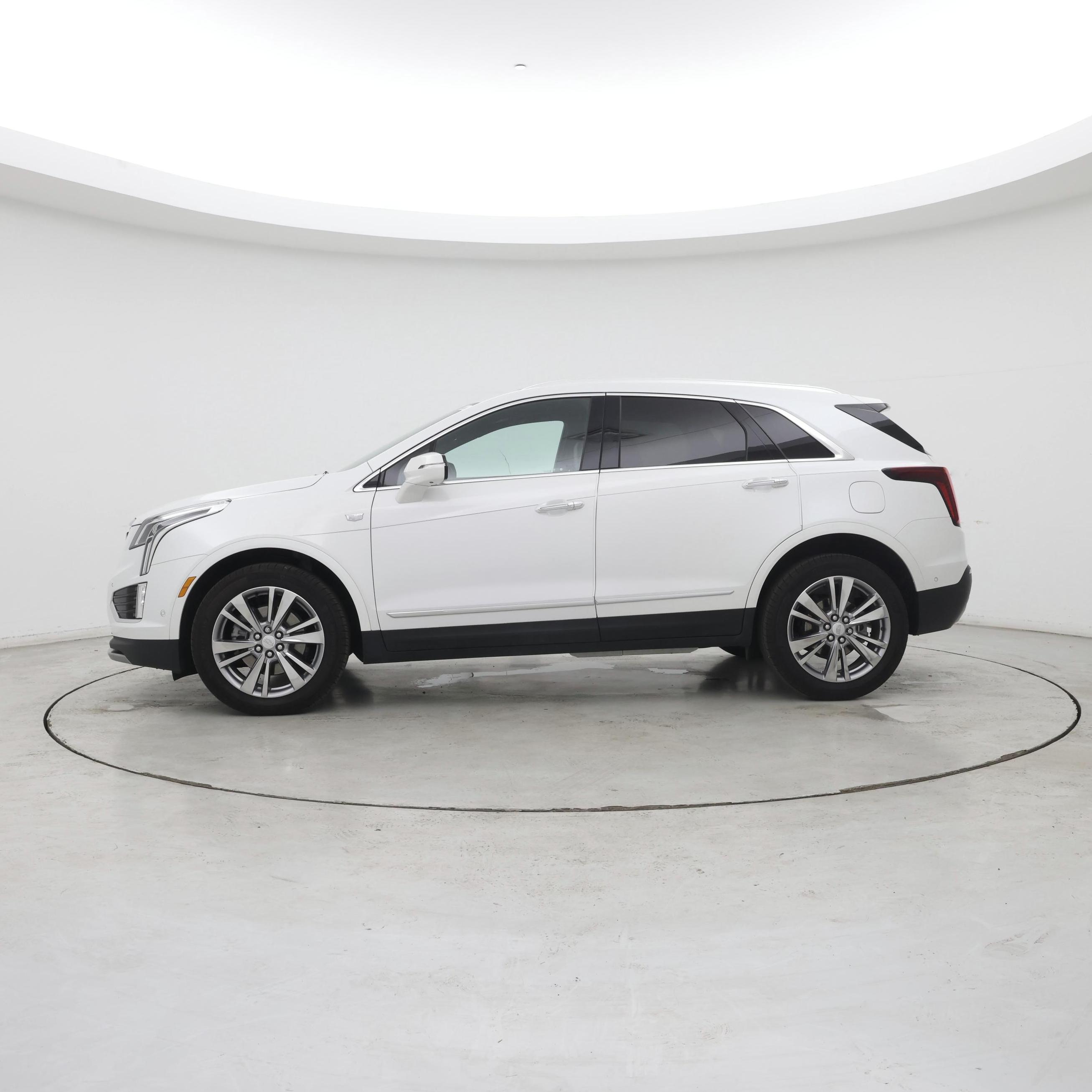 Thumbnail: 2023 Cadillac XT5 - 3
