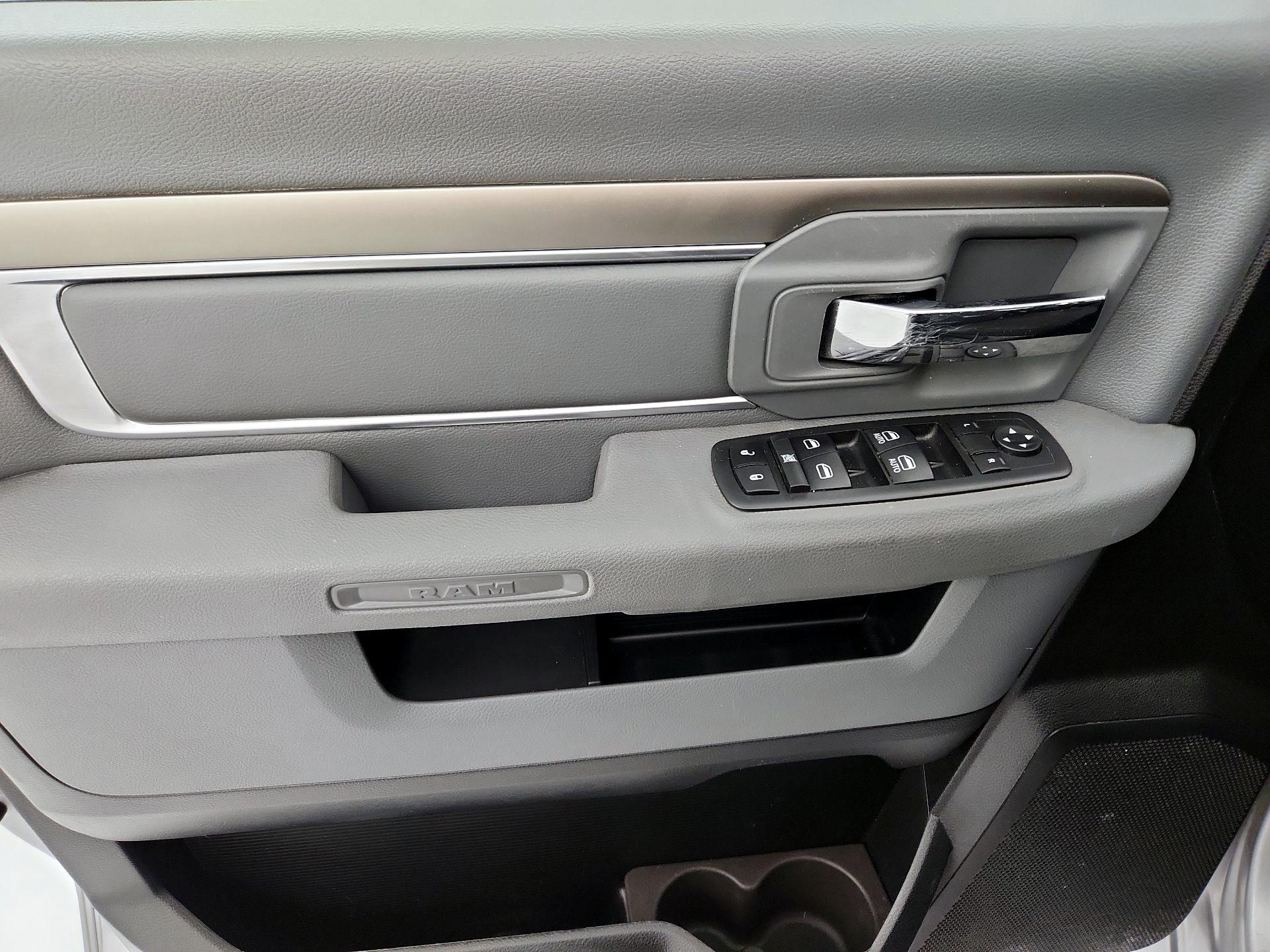 Thumbnail: 2019 RAM 1500 Classic - 12
