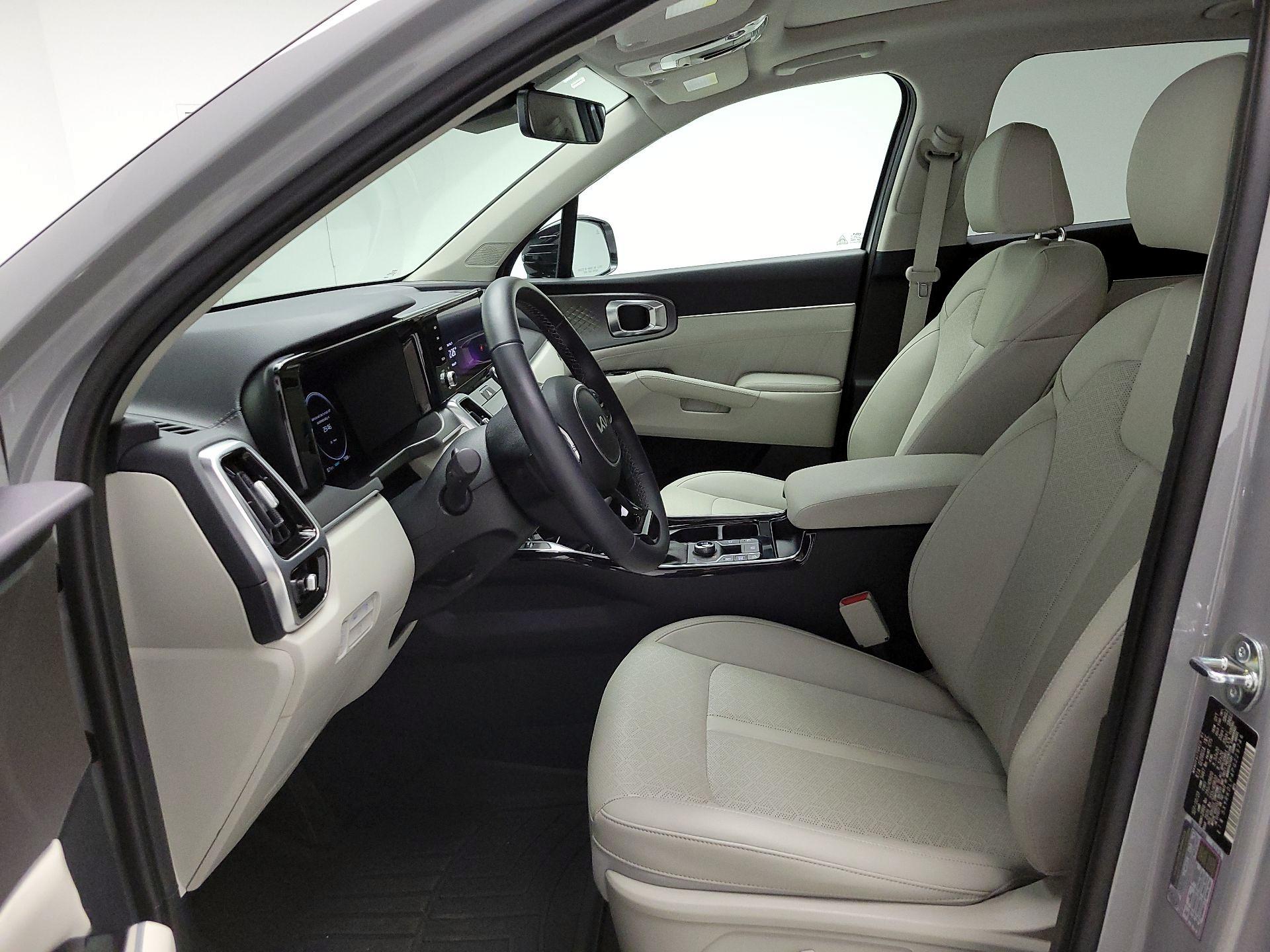 Thumbnail: 2023 Kia Sorento - 11