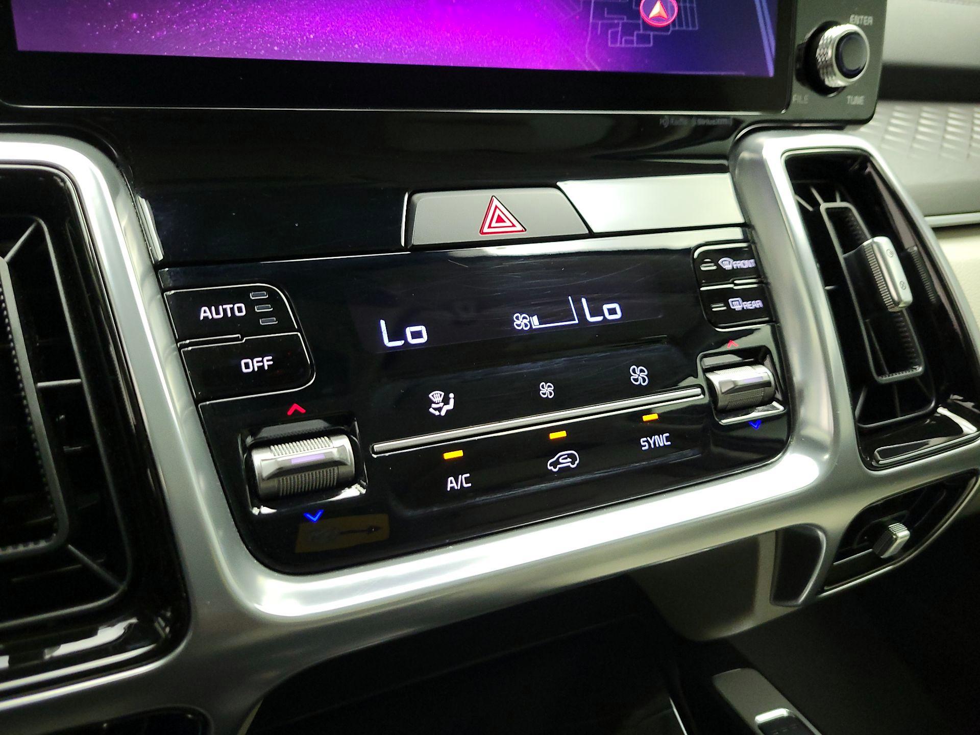 Thumbnail: 2023 Kia Sorento - 17