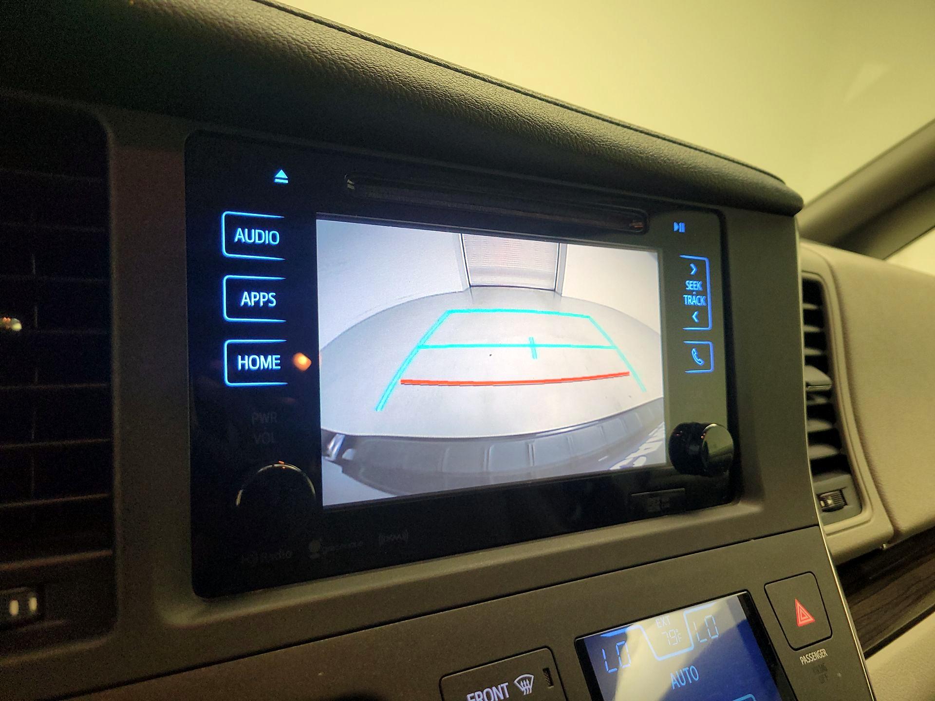 Thumbnail: 2017 Toyota Sienna - 13