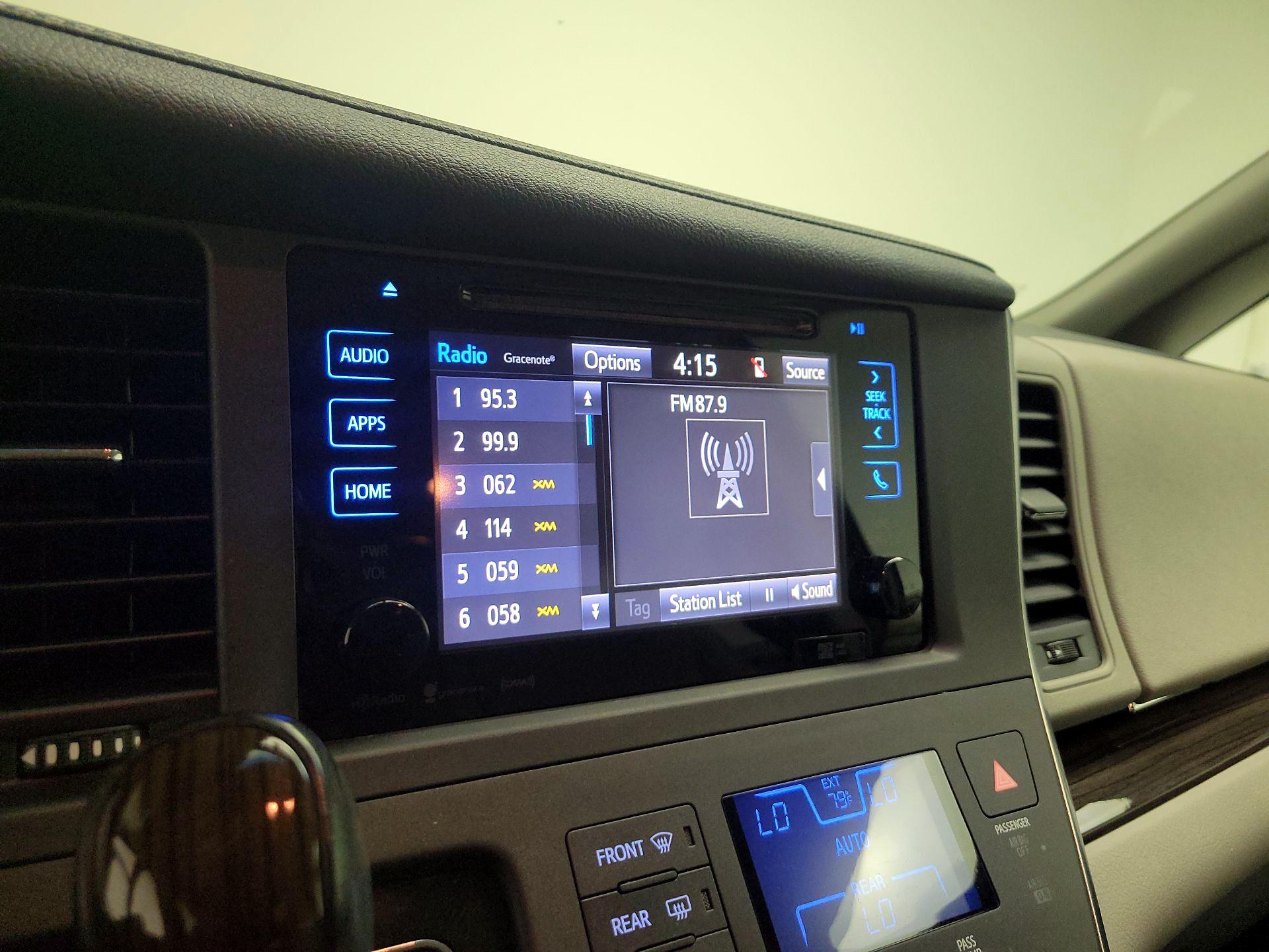 Thumbnail: 2017 Toyota Sienna - 14