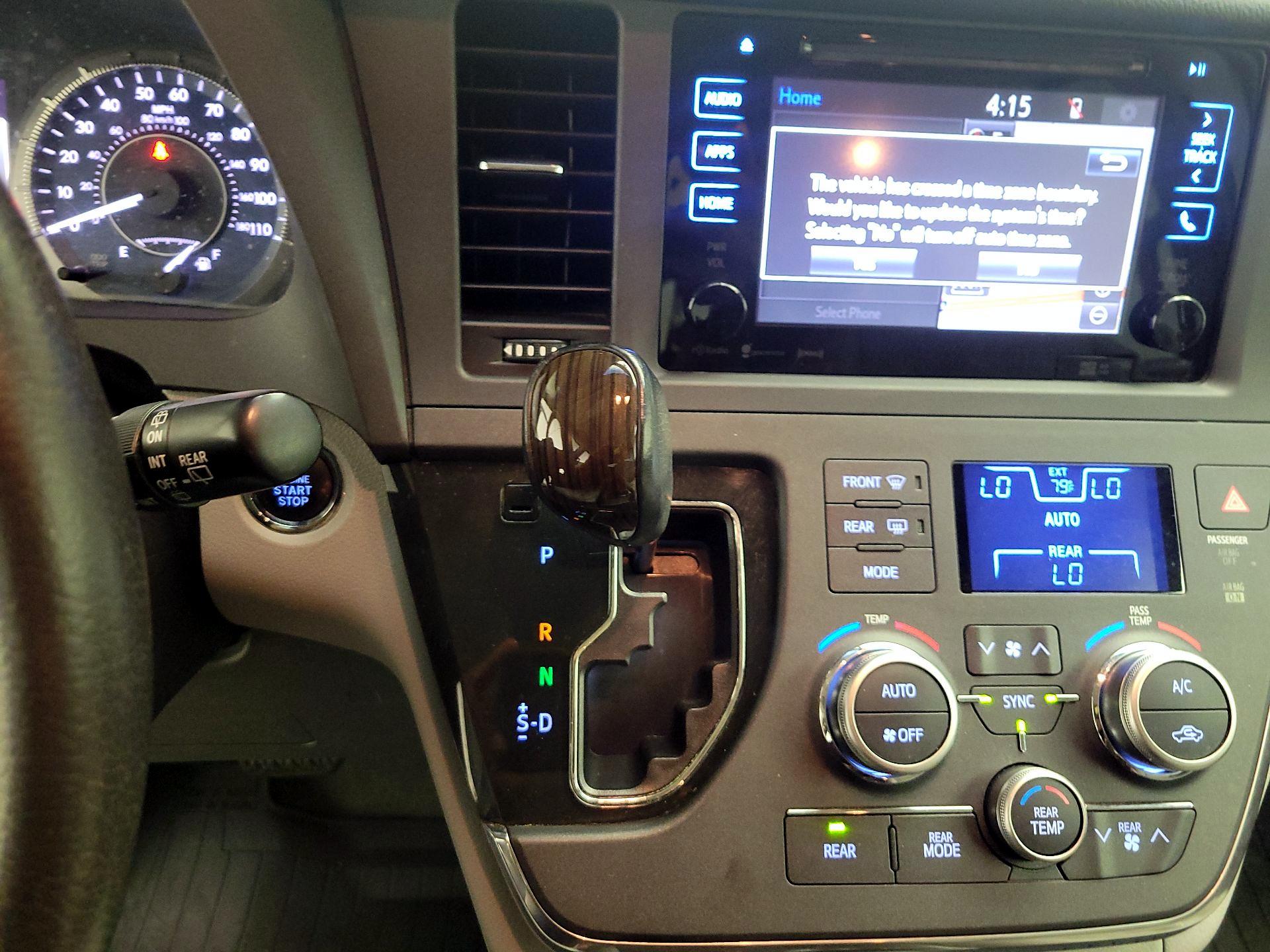 Thumbnail: 2017 Toyota Sienna - 16