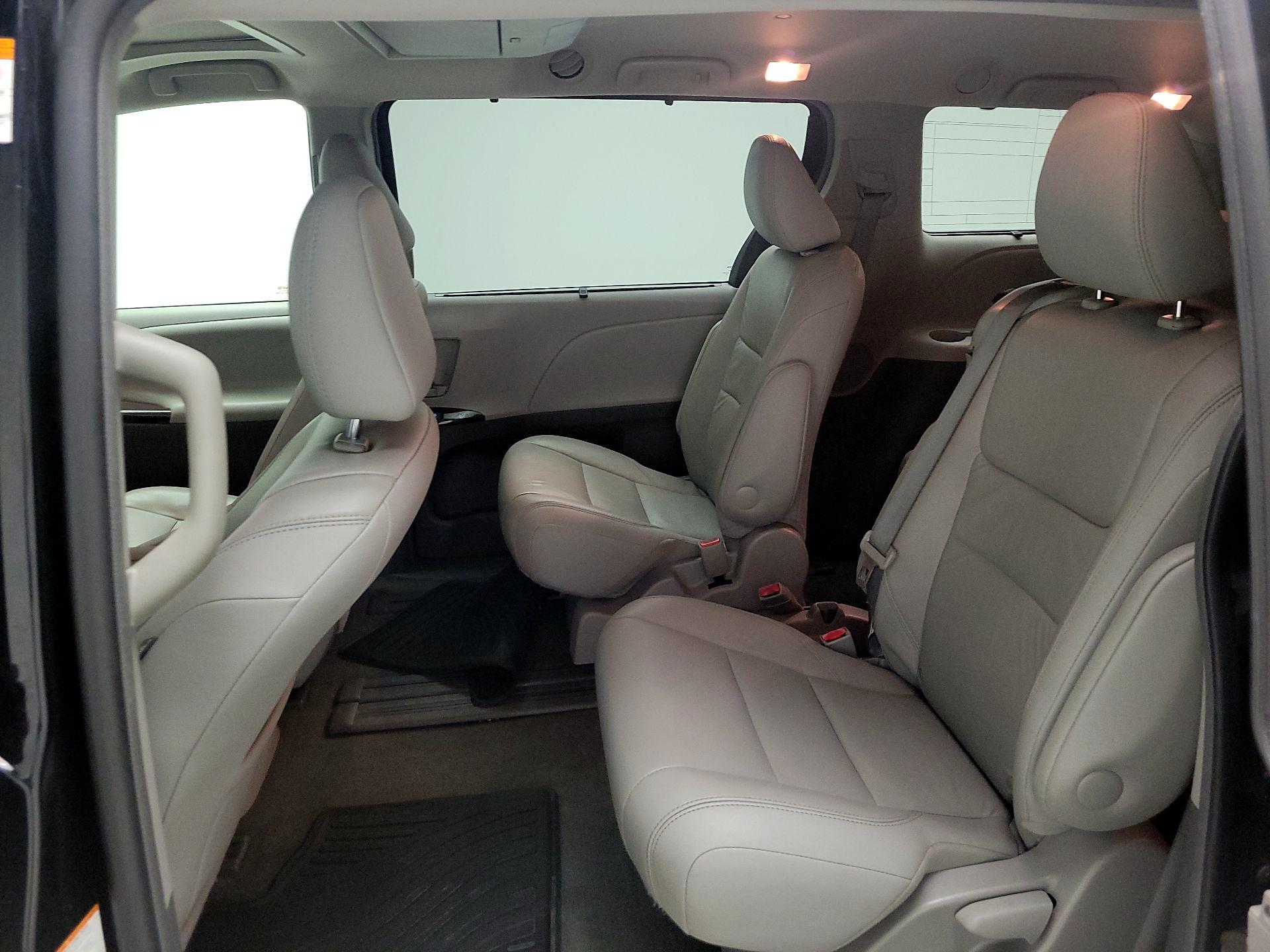 Thumbnail: 2017 Toyota Sienna - 17