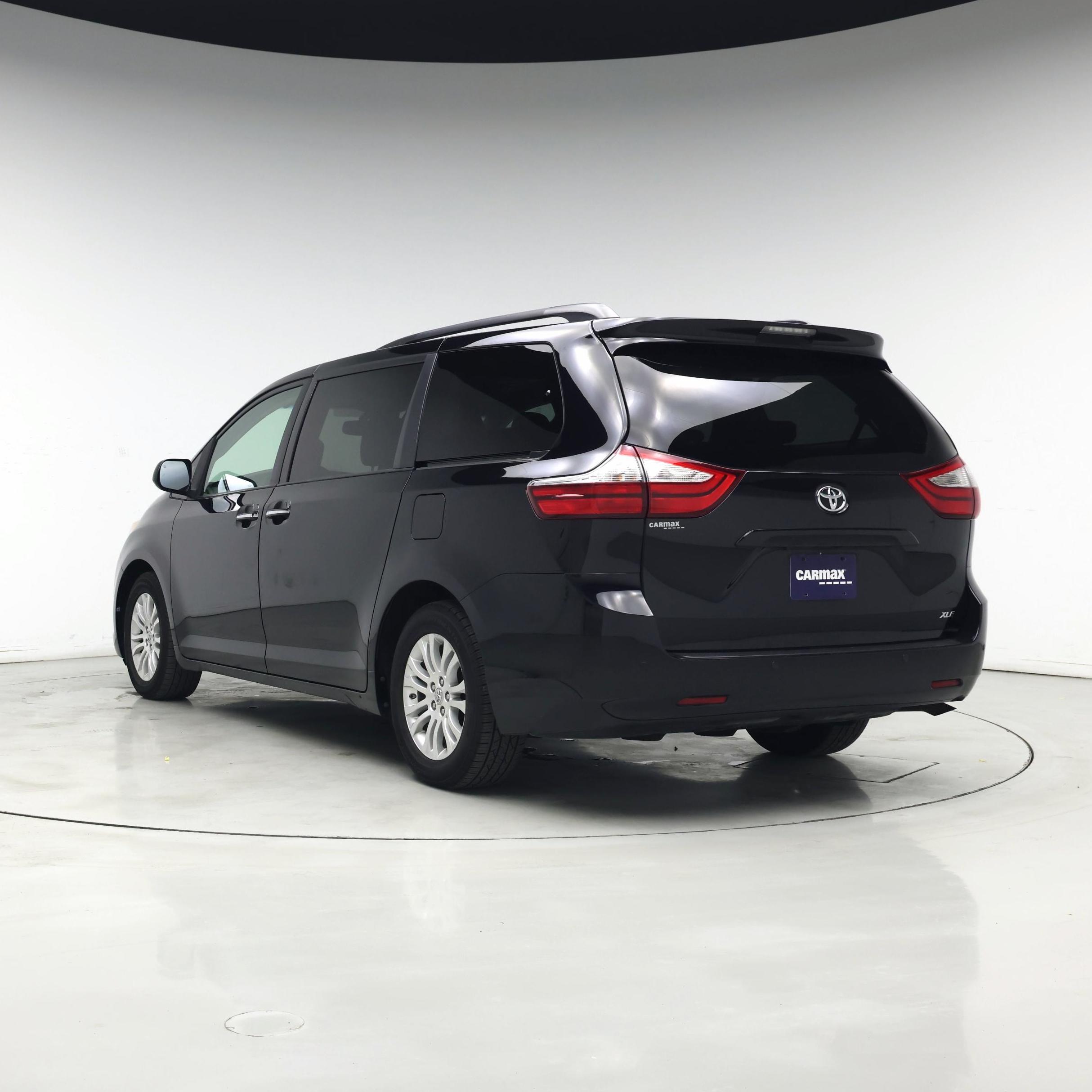 Thumbnail: 2017 Toyota Sienna - 2
