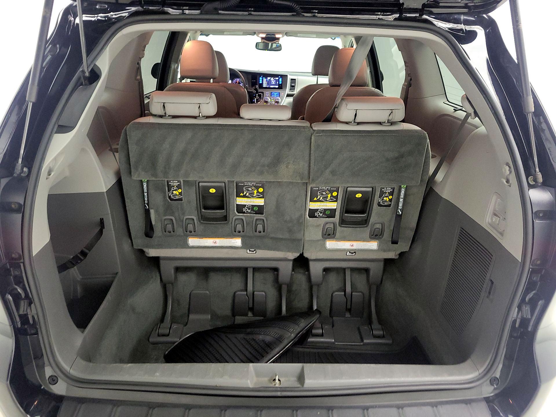 Thumbnail: 2017 Toyota Sienna - 19