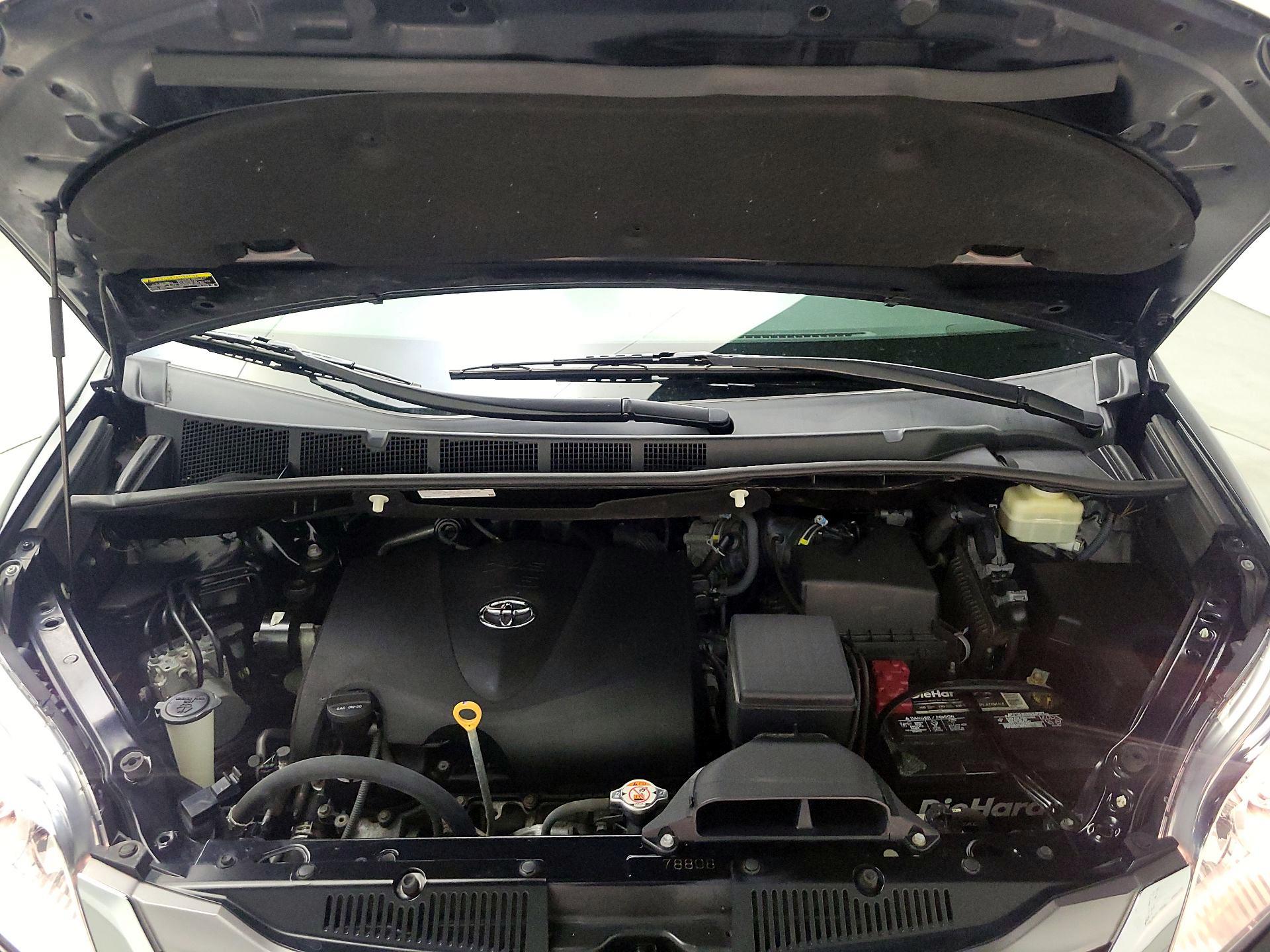 Thumbnail: 2017 Toyota Sienna - 20