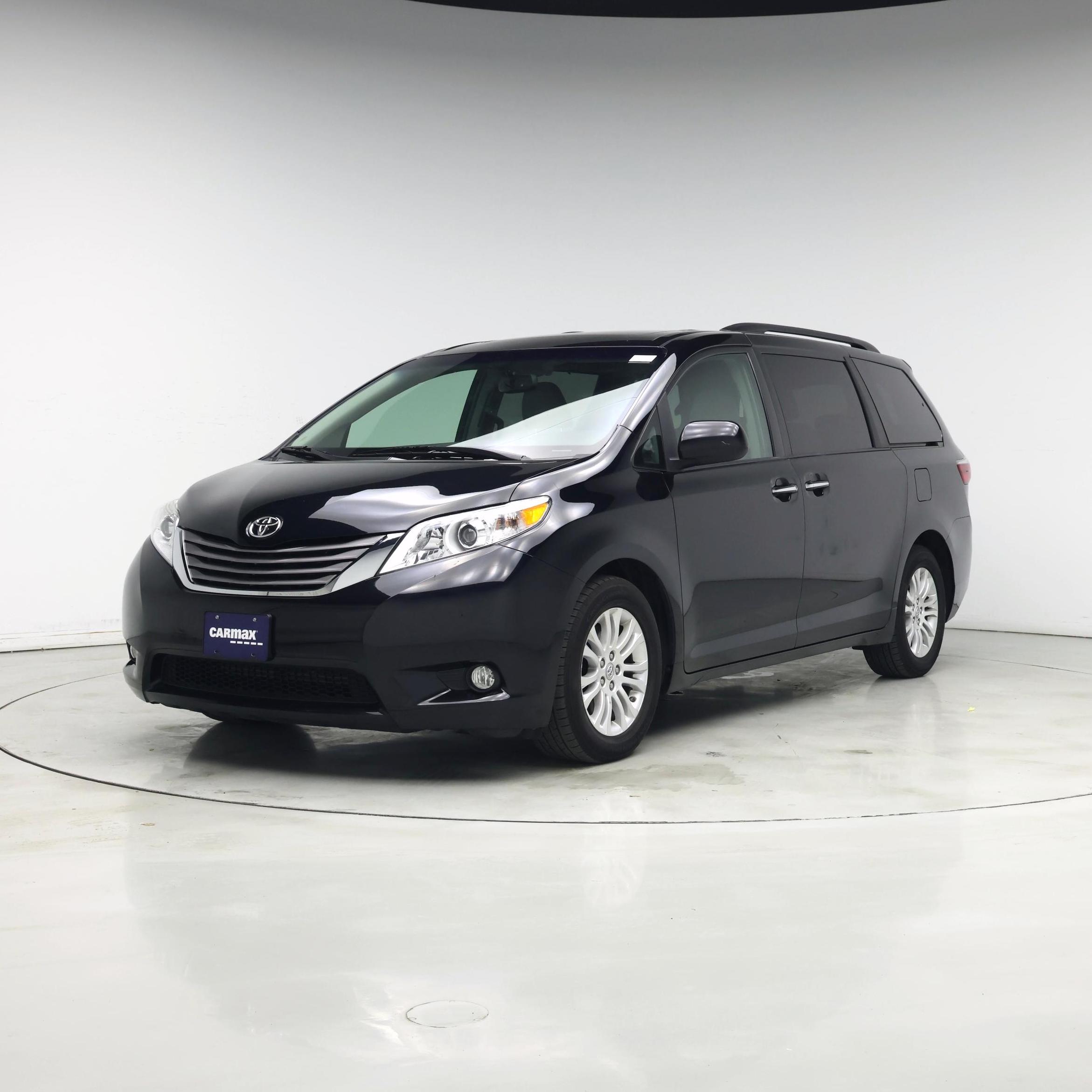 Thumbnail: 2017 Toyota Sienna - 4