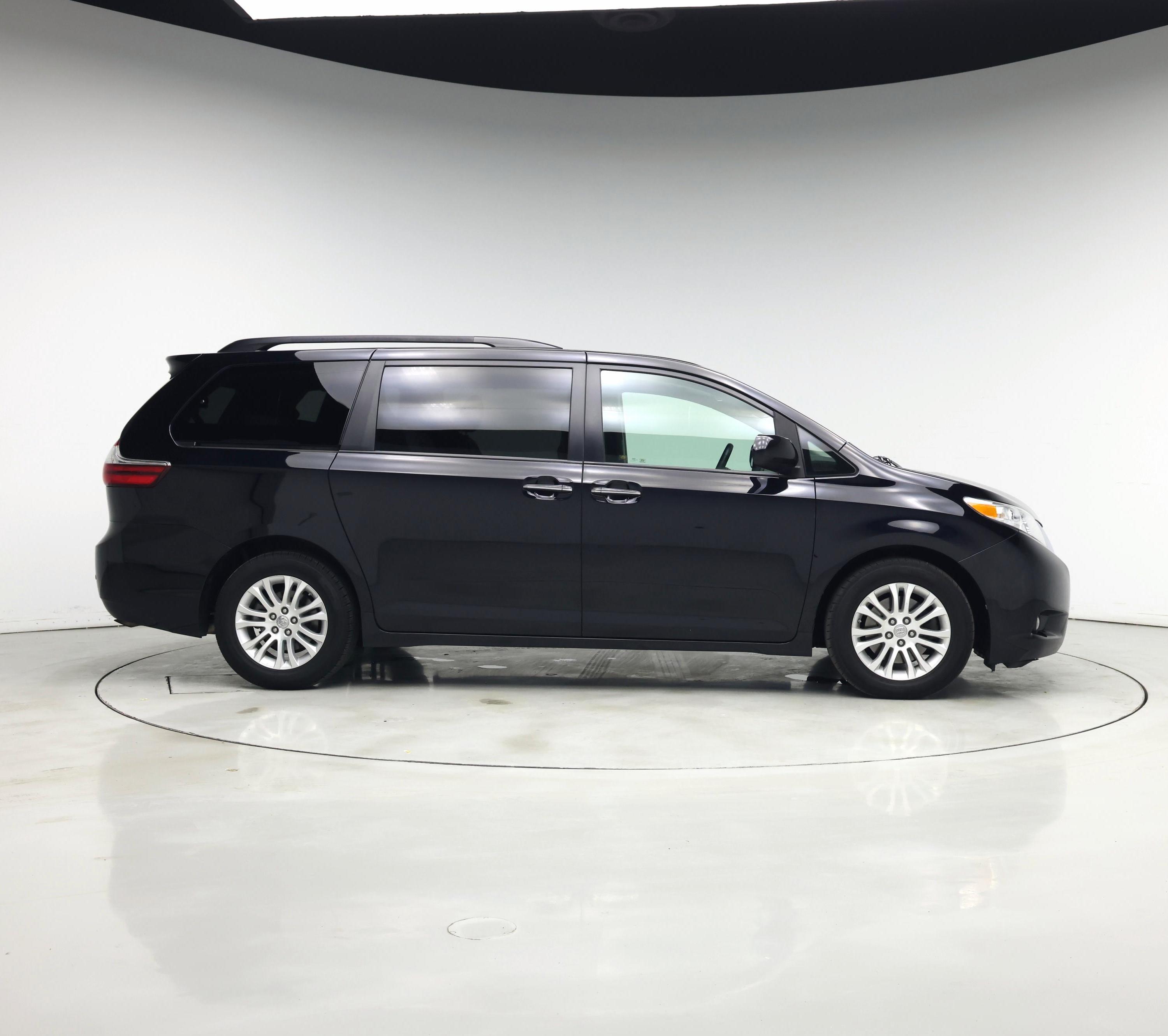 Thumbnail: 2017 Toyota Sienna - 7