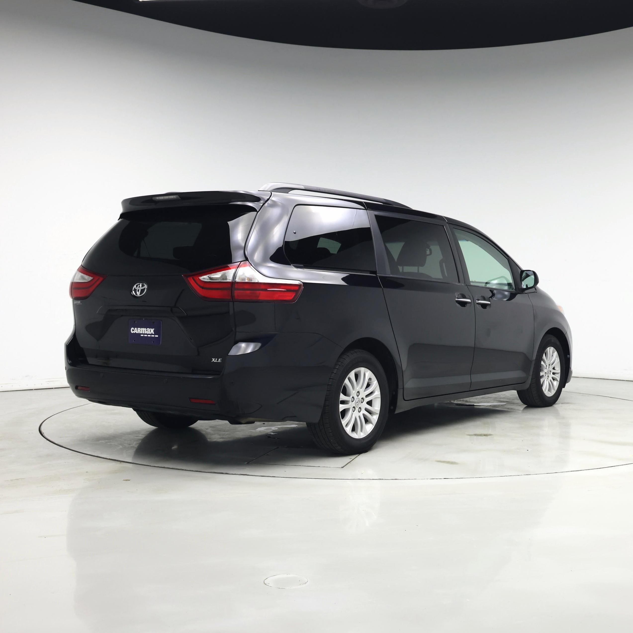 Thumbnail: 2017 Toyota Sienna - 8