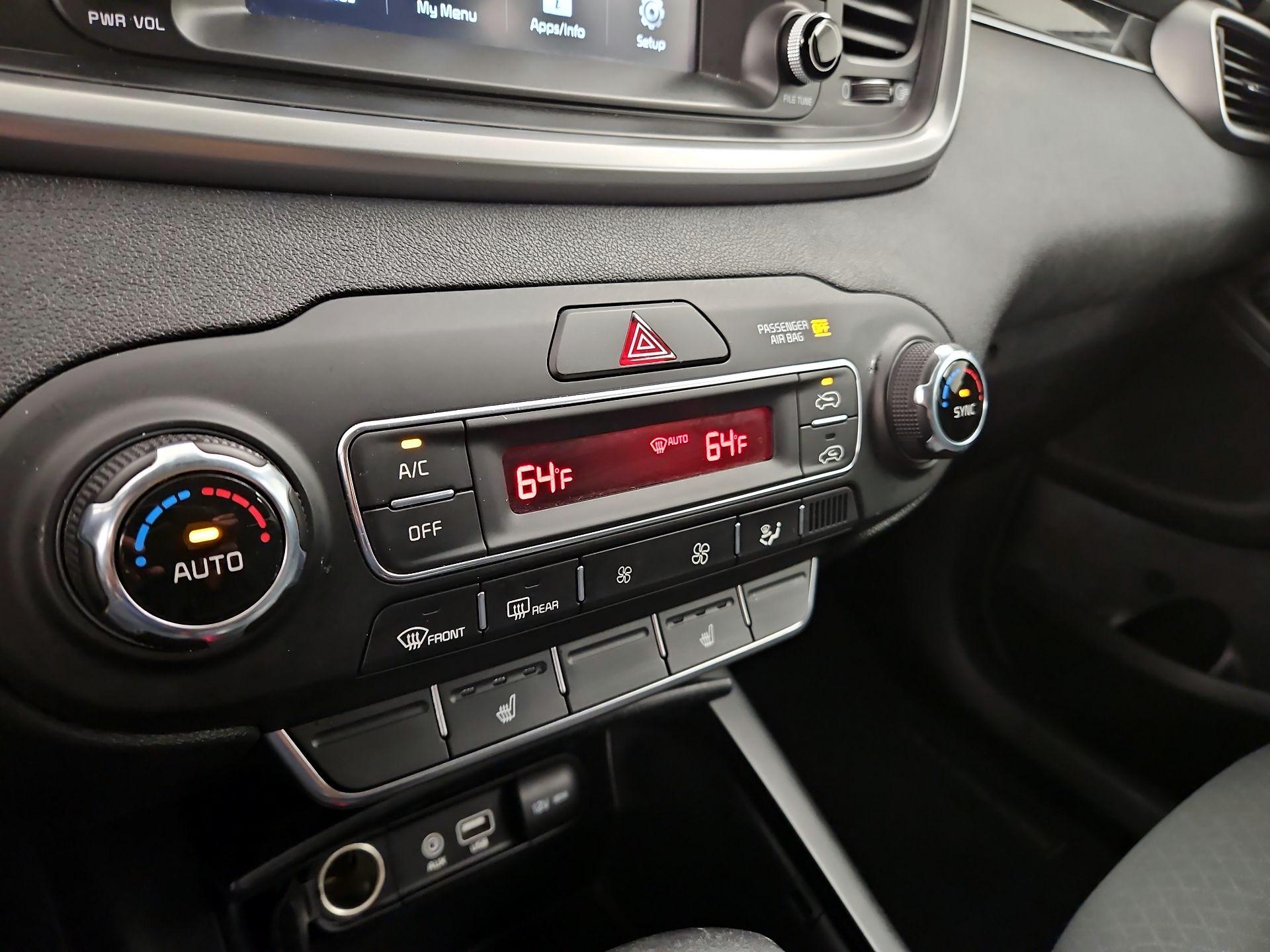 Thumbnail: 2020 Kia Sorento - 16