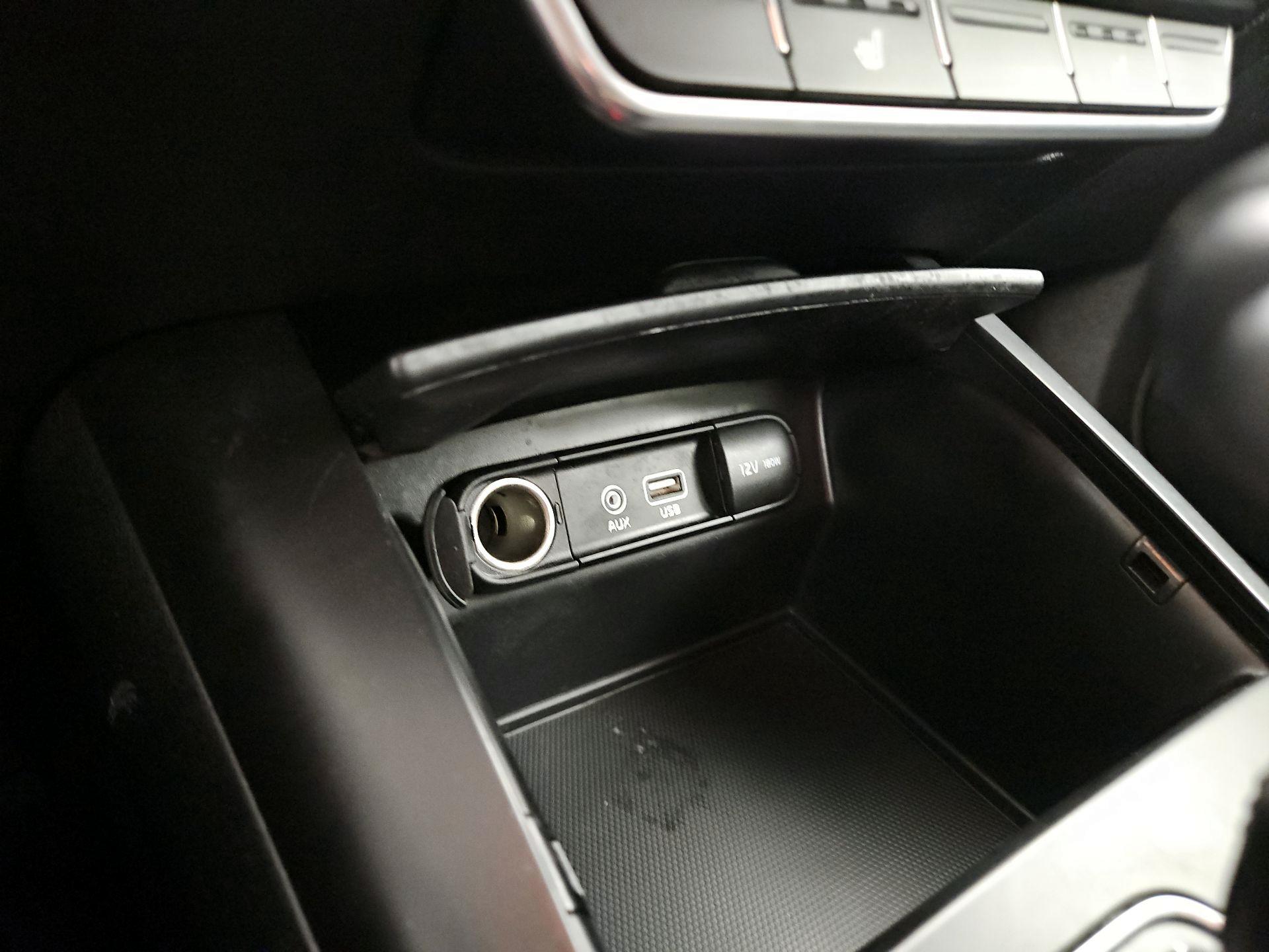 Thumbnail: 2020 Kia Sorento - 18