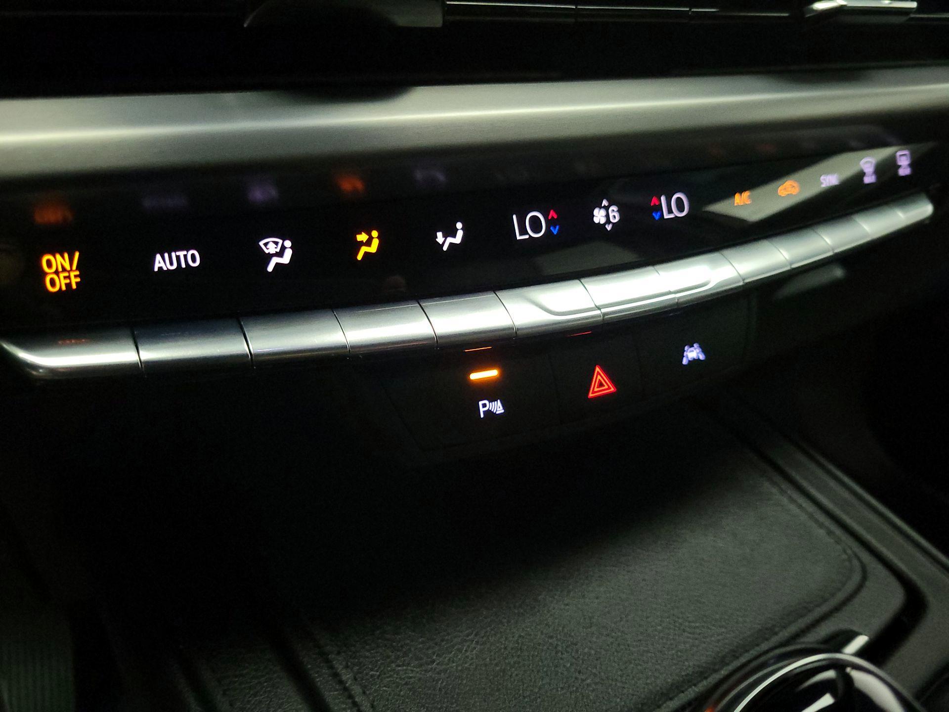 Thumbnail: 2024 Cadillac XT4 - 16