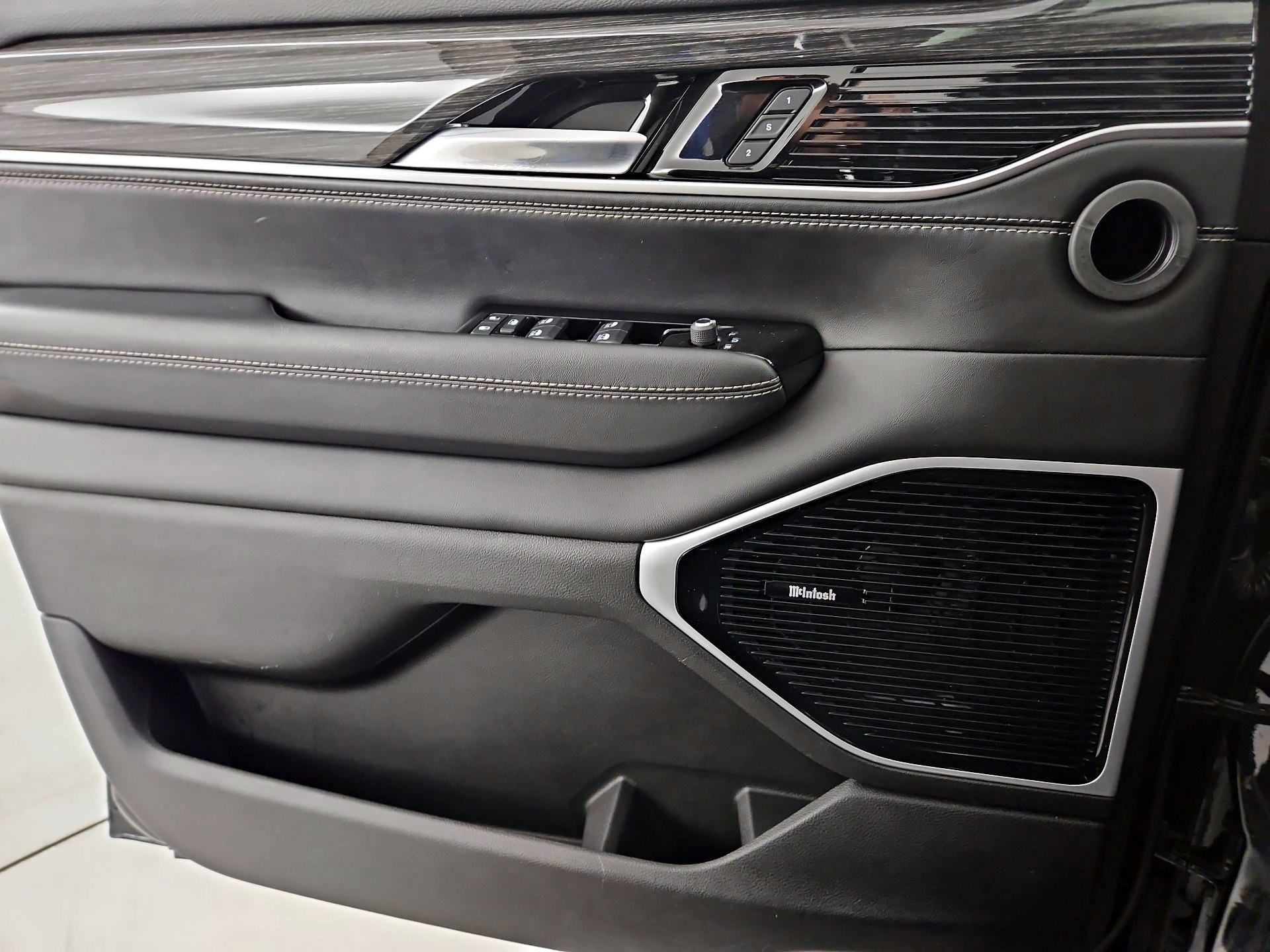 Thumbnail: 2022 Jeep Wagoneer - 12
