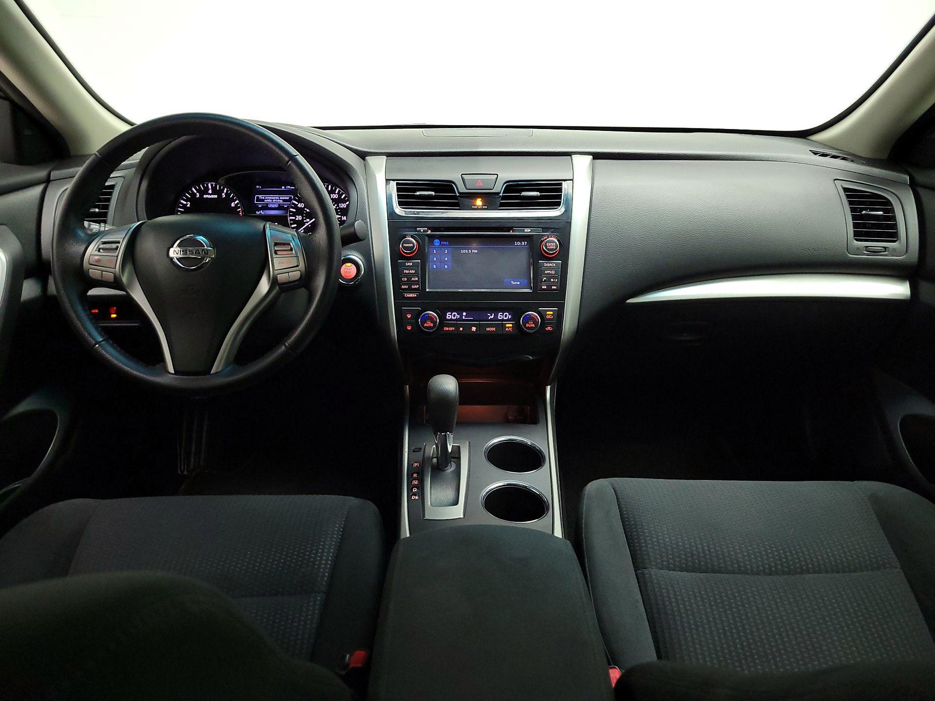 Thumbnail: 2015 Nissan Altima - 9