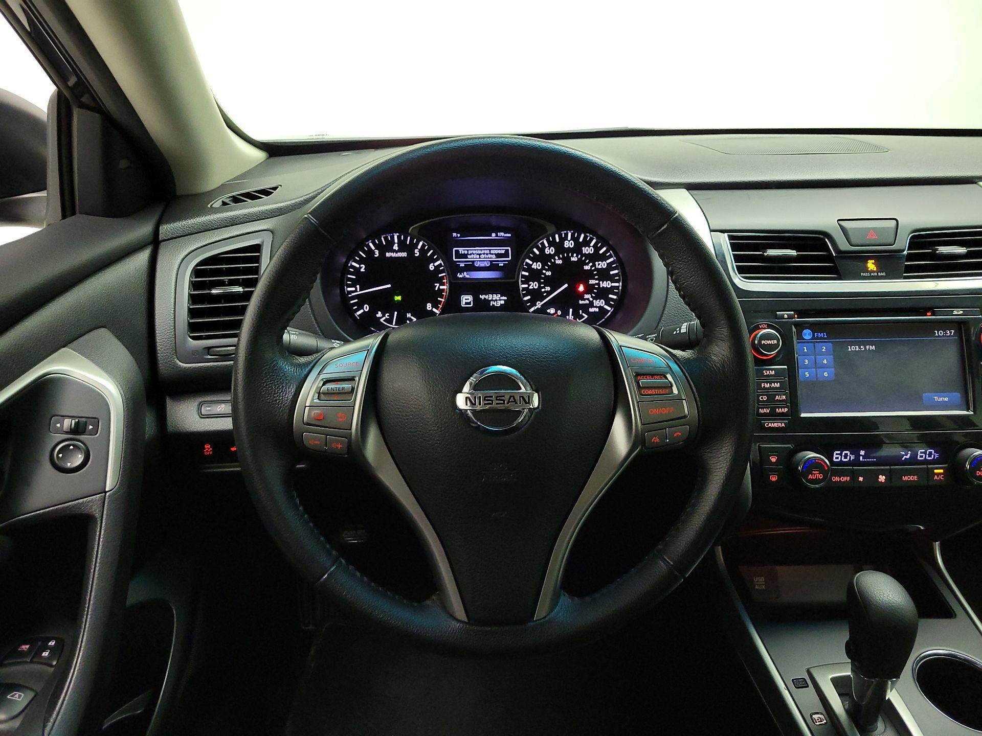 Thumbnail: 2015 Nissan Altima - 10