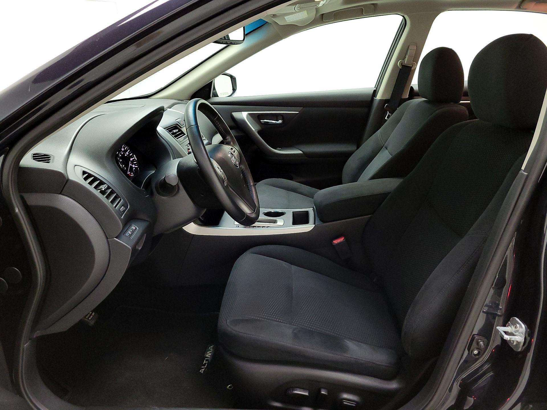 Thumbnail: 2015 Nissan Altima - 11