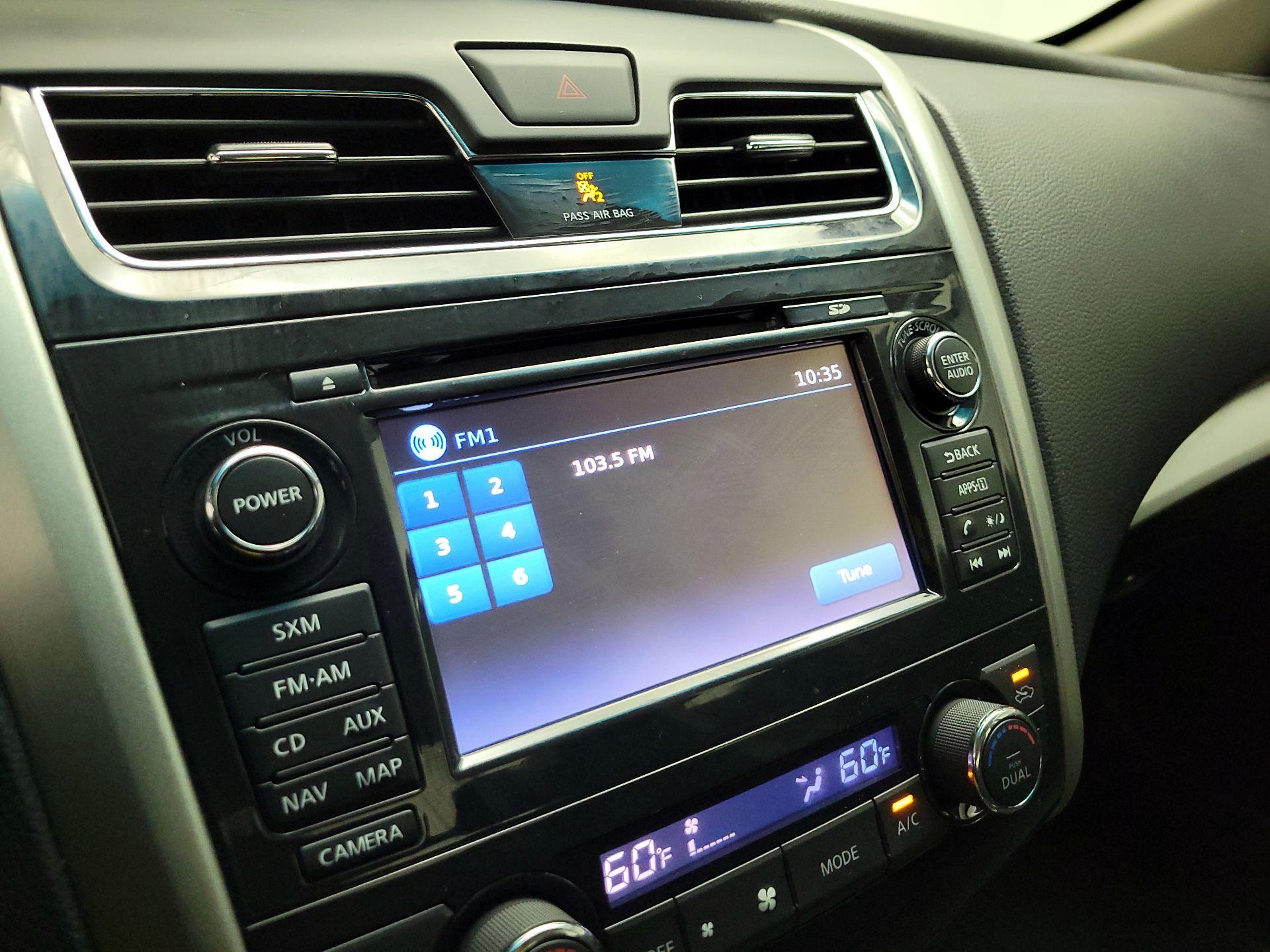 Thumbnail: 2015 Nissan Altima - 16