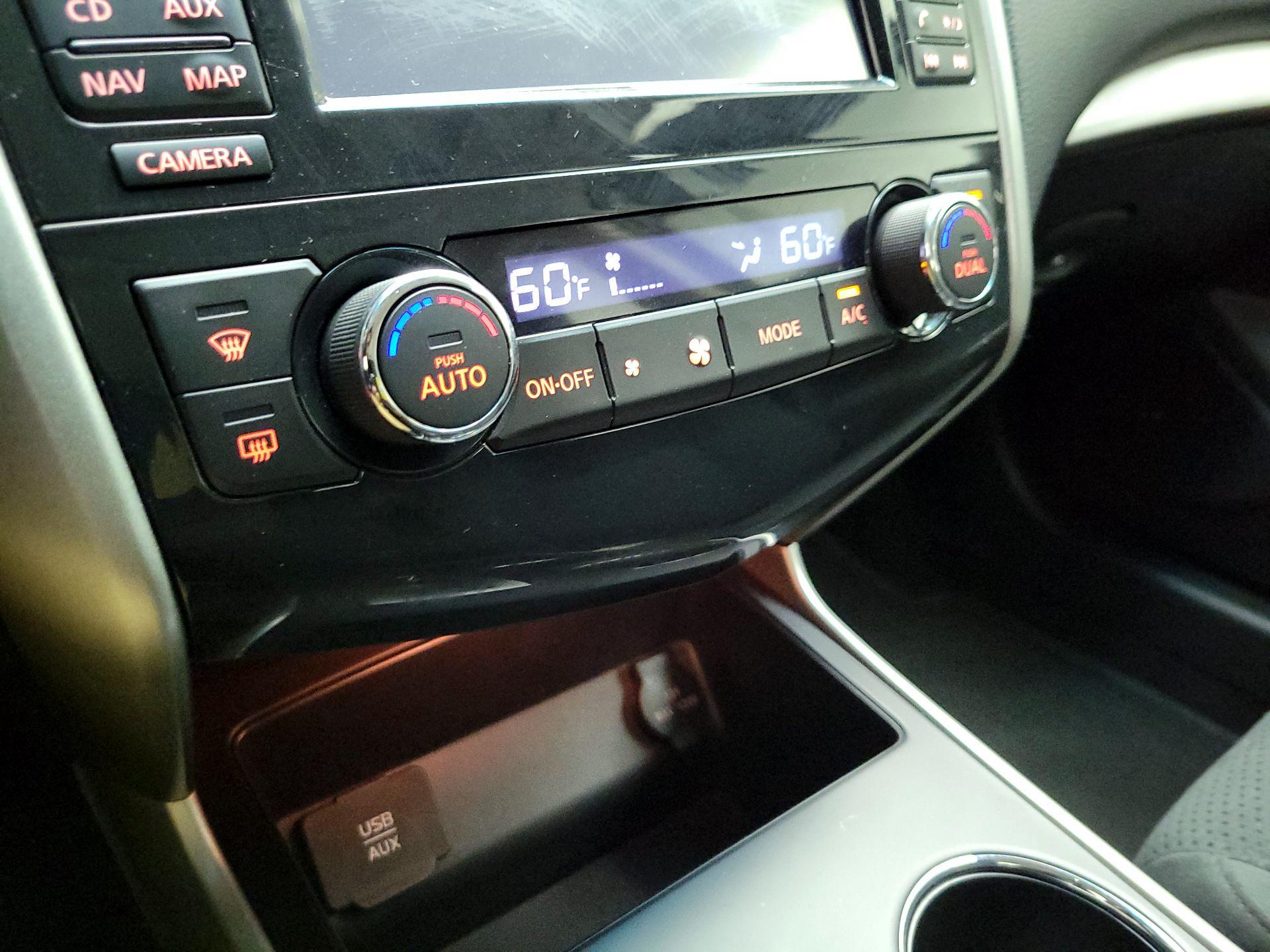 Thumbnail: 2015 Nissan Altima - 17