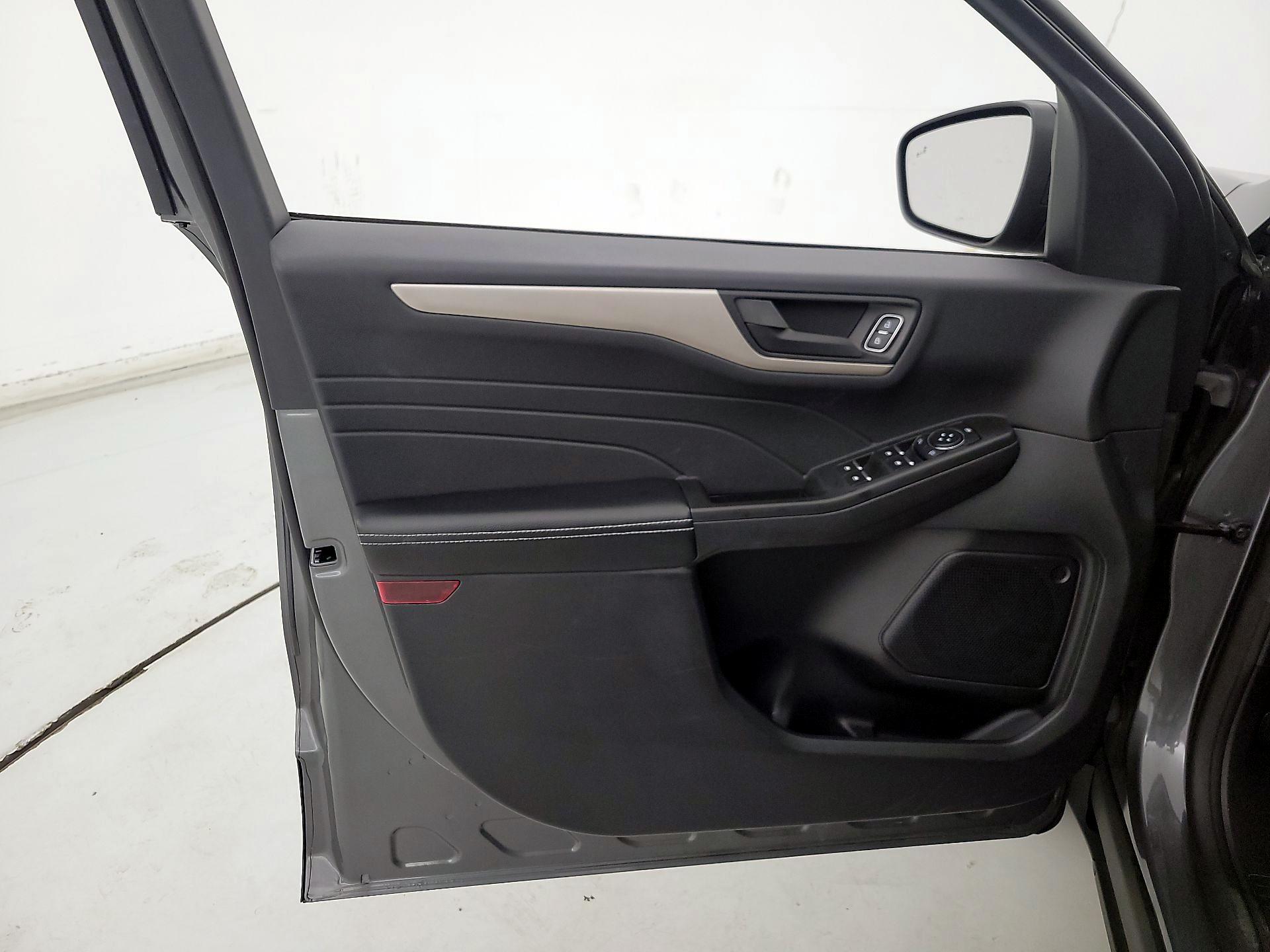 Thumbnail: 2022 Ford Escape - 12
