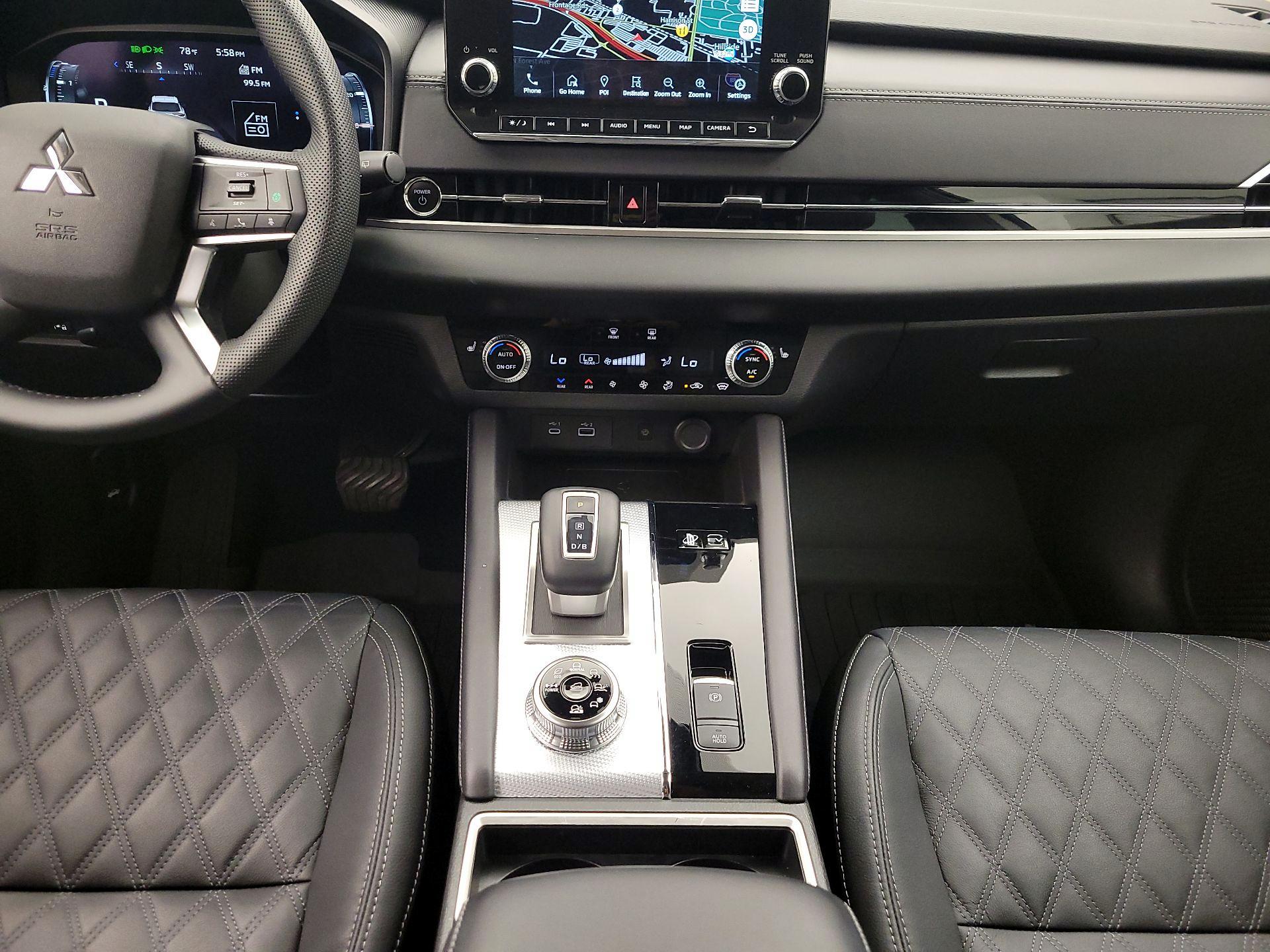 Thumbnail: 2023 Mitsubishi Outlander - 18