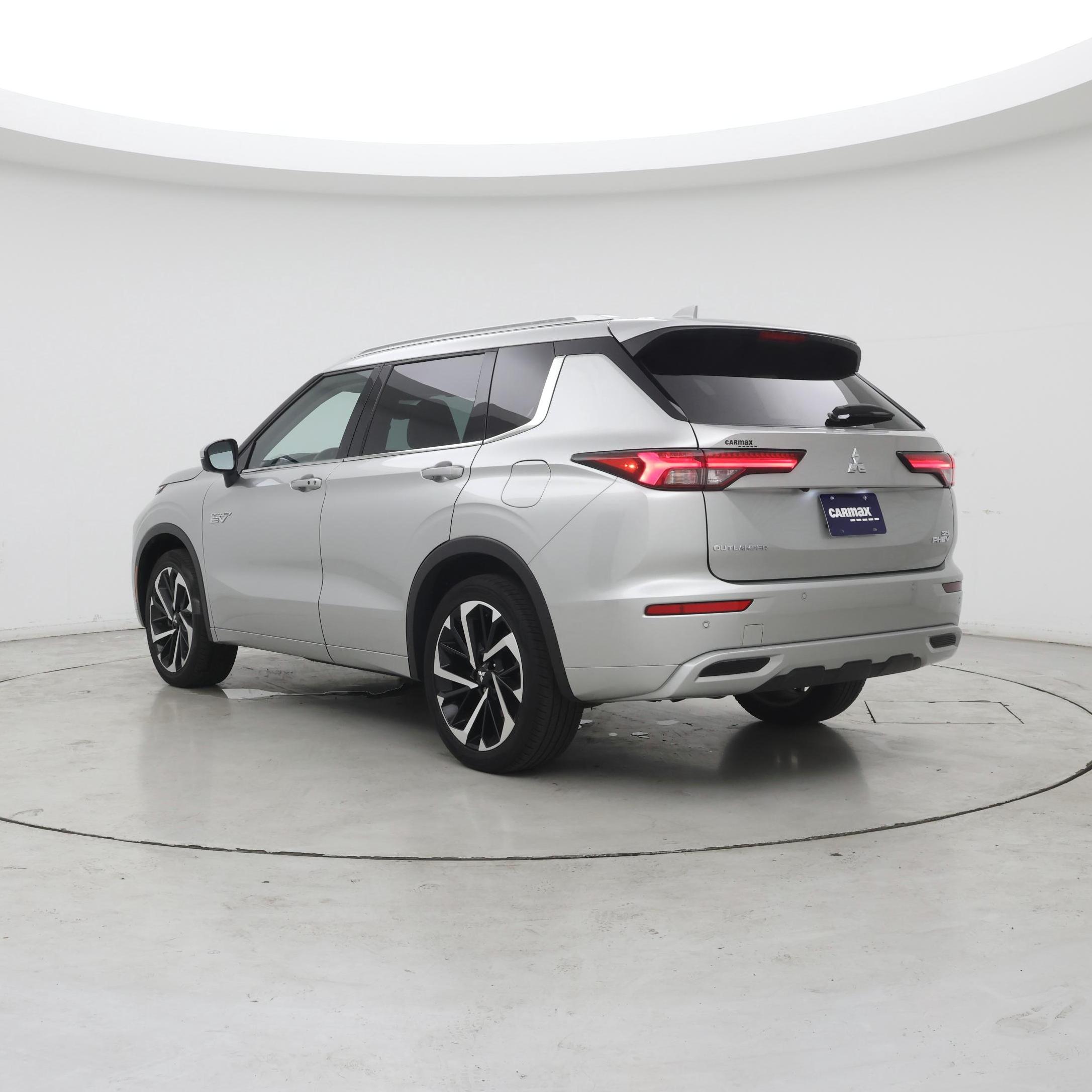 Thumbnail: 2023 Mitsubishi Outlander - 2