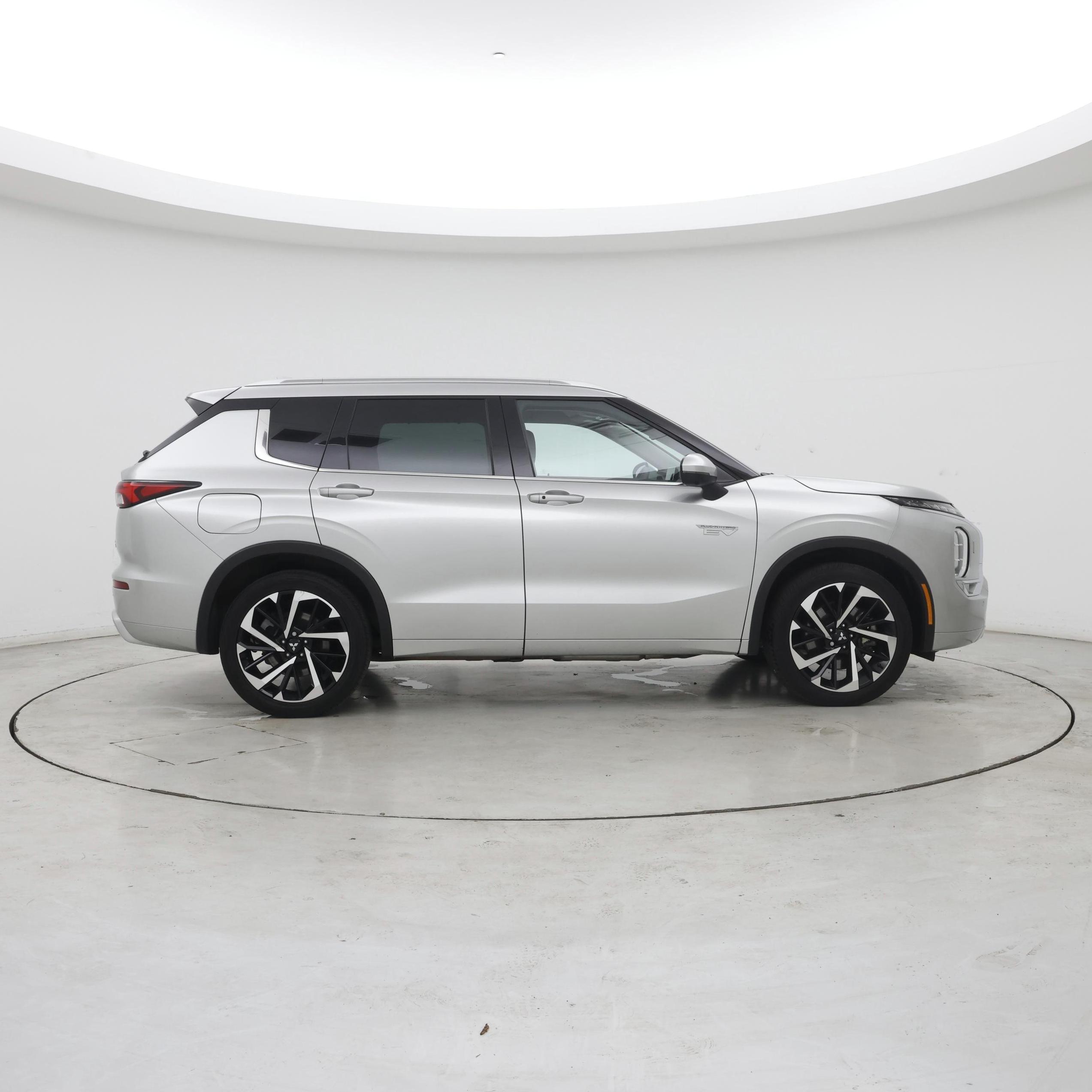 Thumbnail: 2023 Mitsubishi Outlander - 7