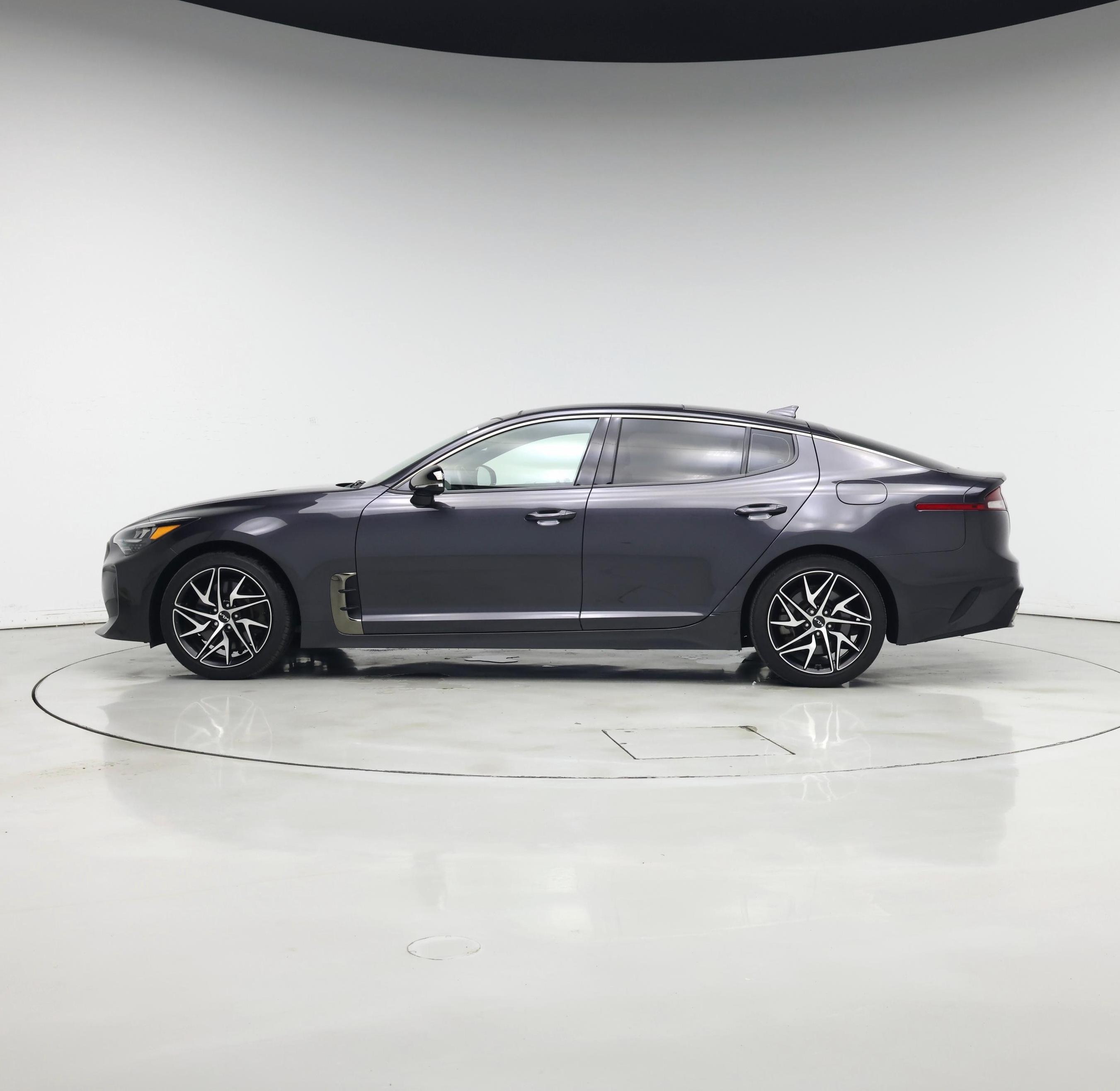 Thumbnail: 2022 Kia Stinger - 3