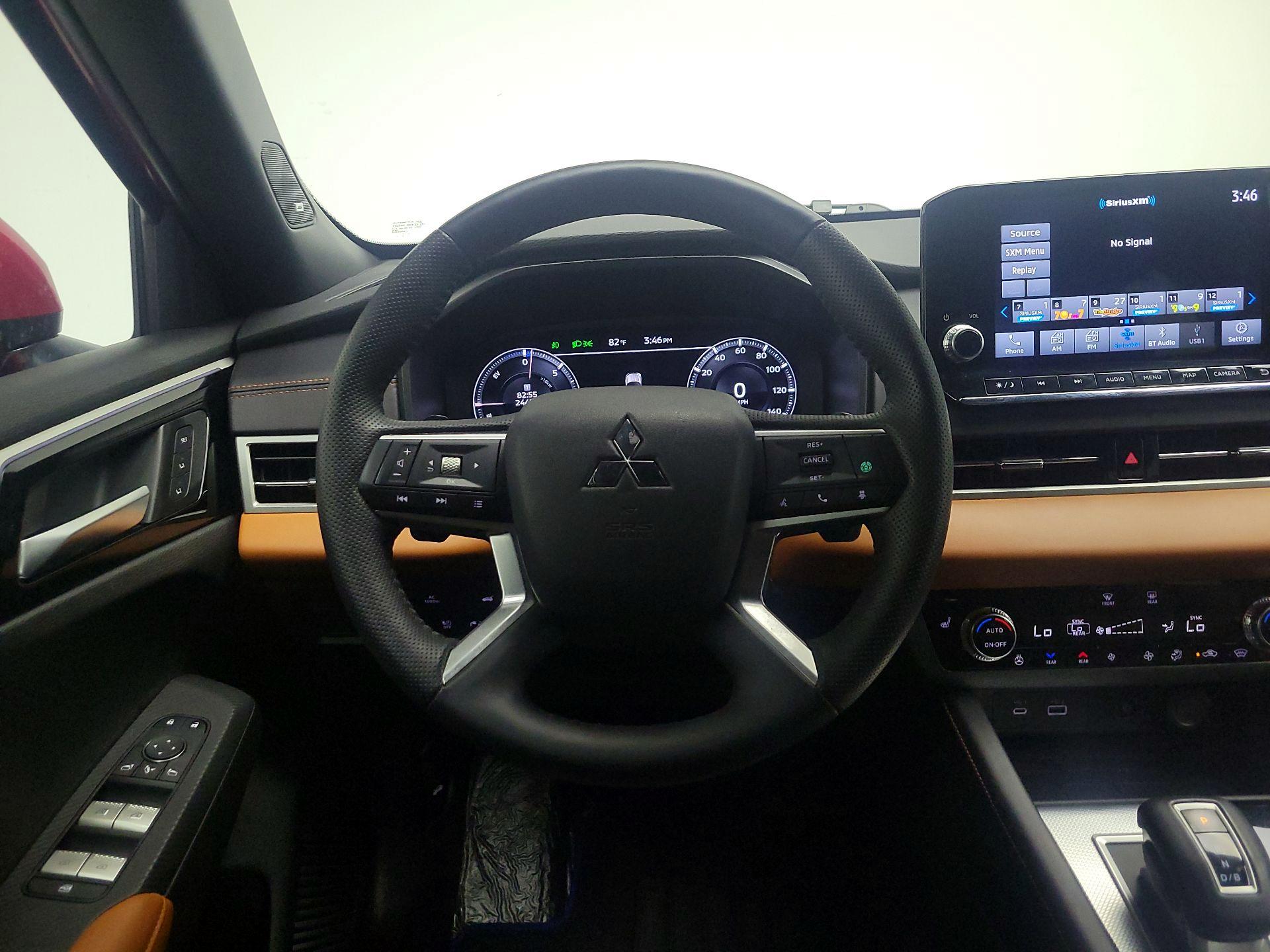 Thumbnail: 2023 Mitsubishi Outlander - 10