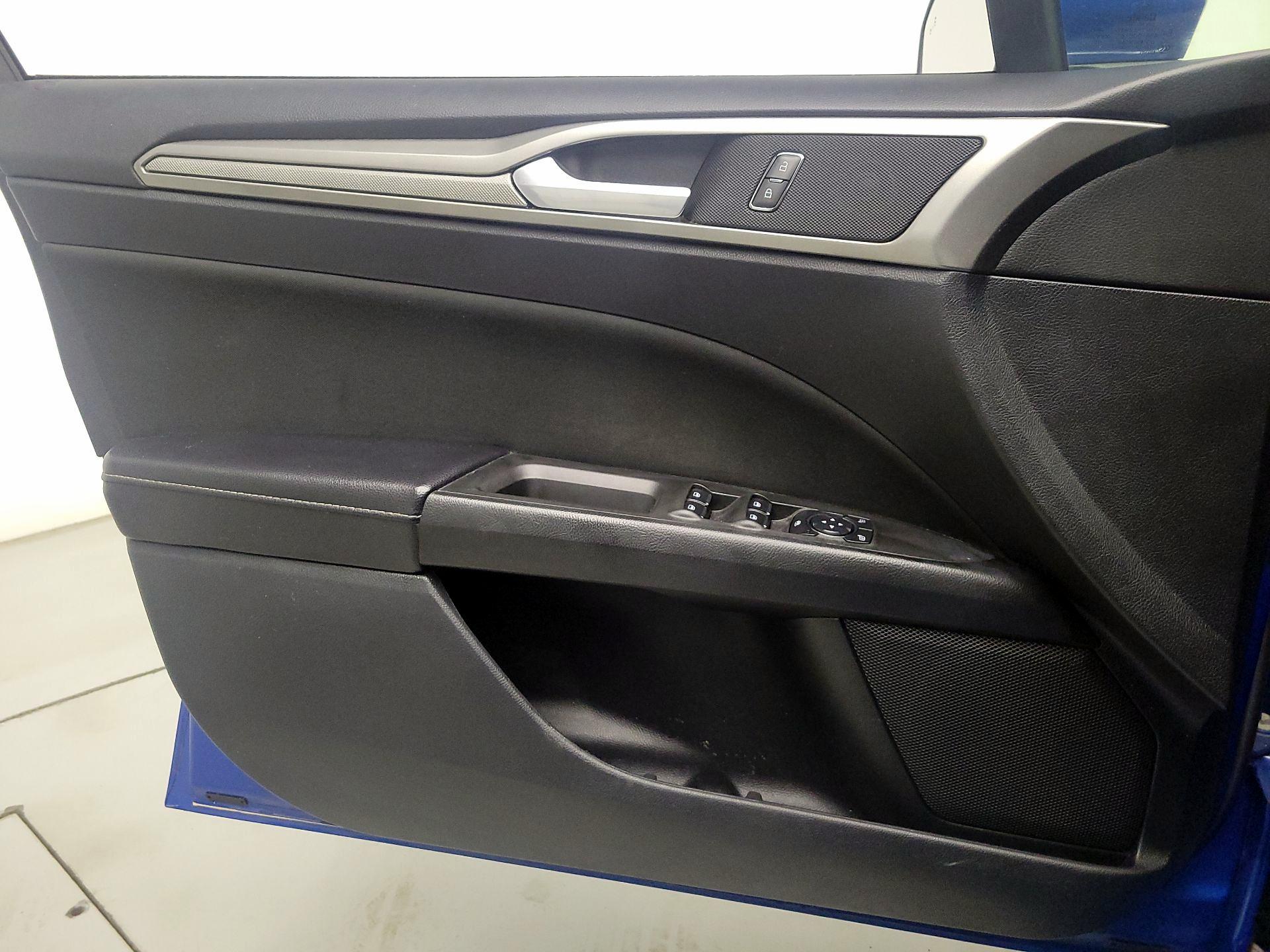 Thumbnail: 2020 Ford Fusion - 12