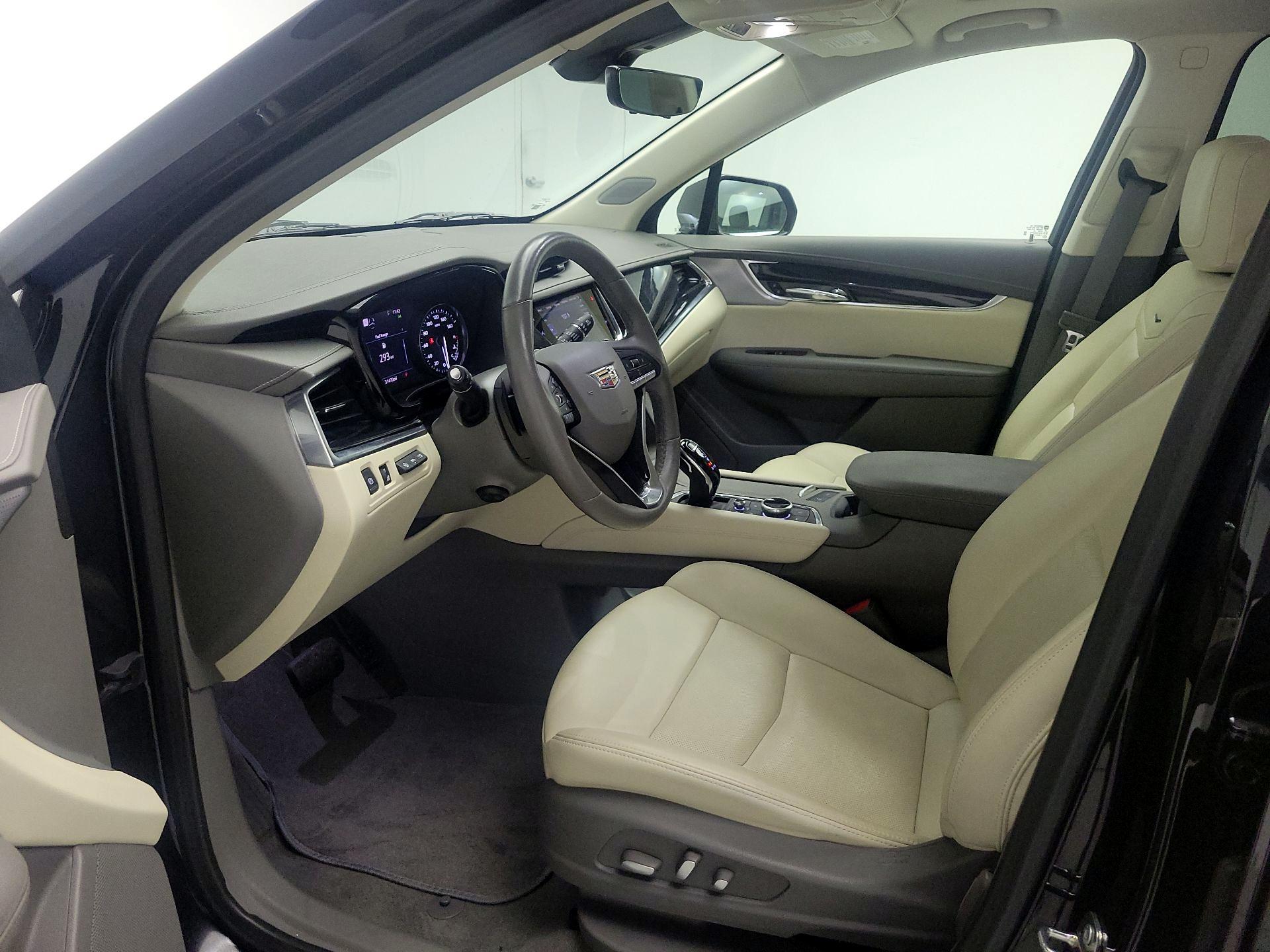 Thumbnail: 2023 Cadillac XT6 - 11