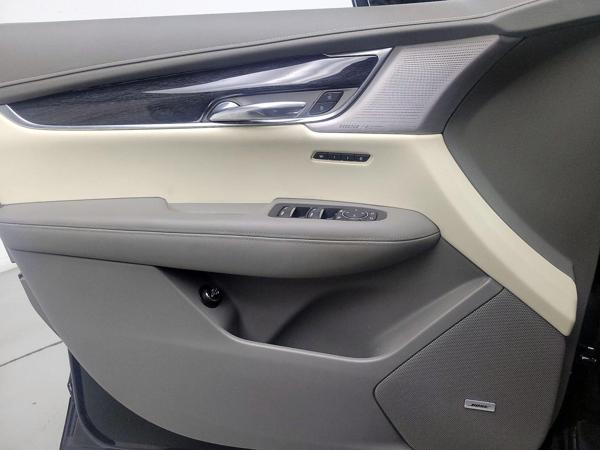 Thumbnail: 2023 Cadillac XT6 - 12