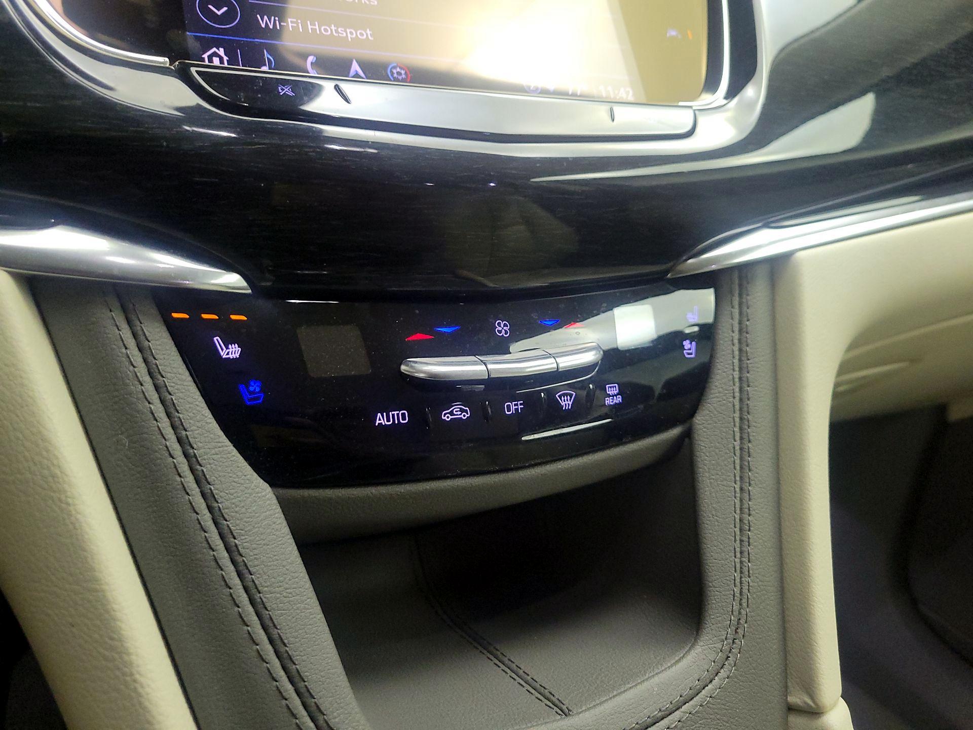 Thumbnail: 2023 Cadillac XT6 - 15