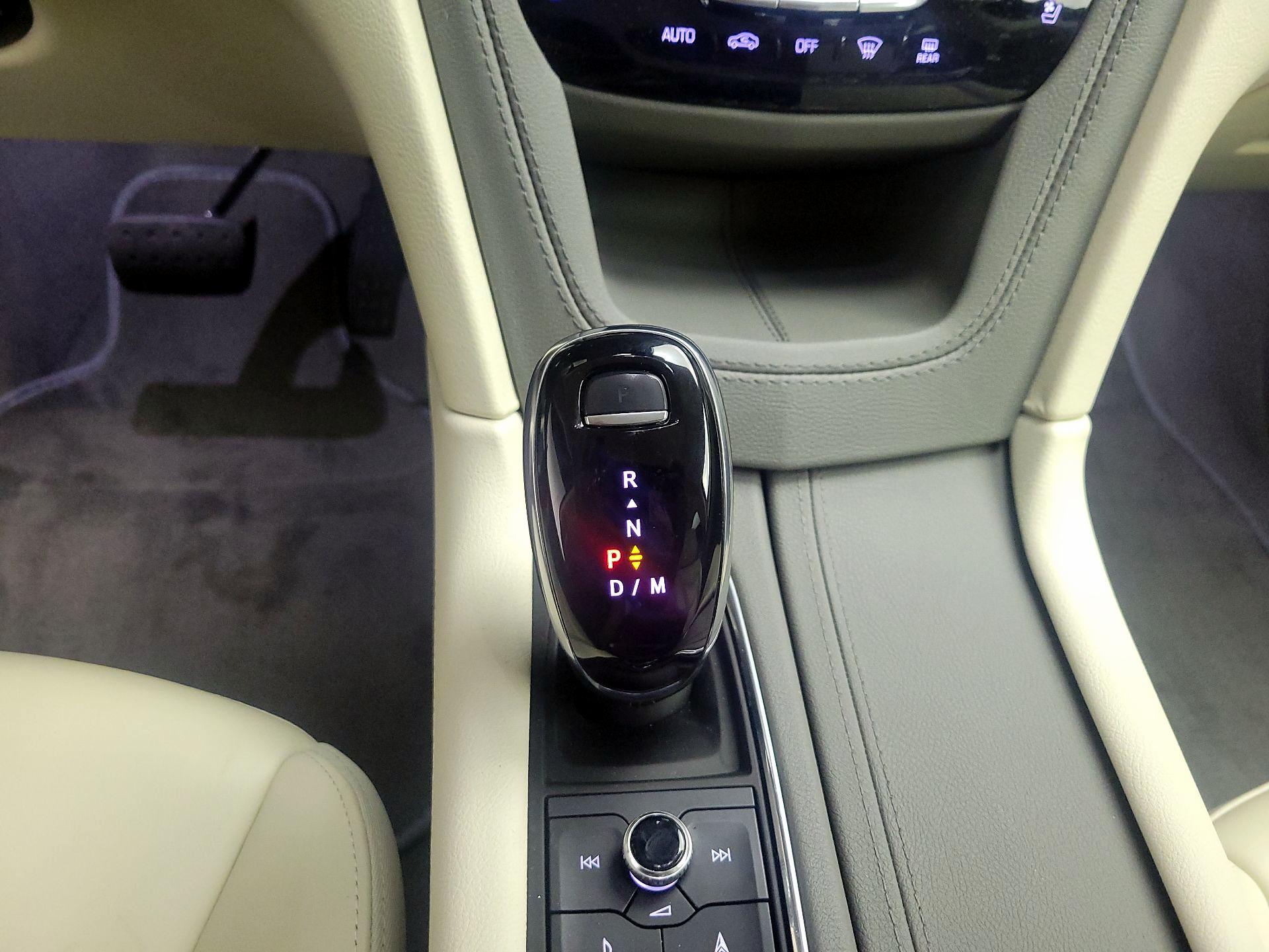 Thumbnail: 2023 Cadillac XT6 - 16
