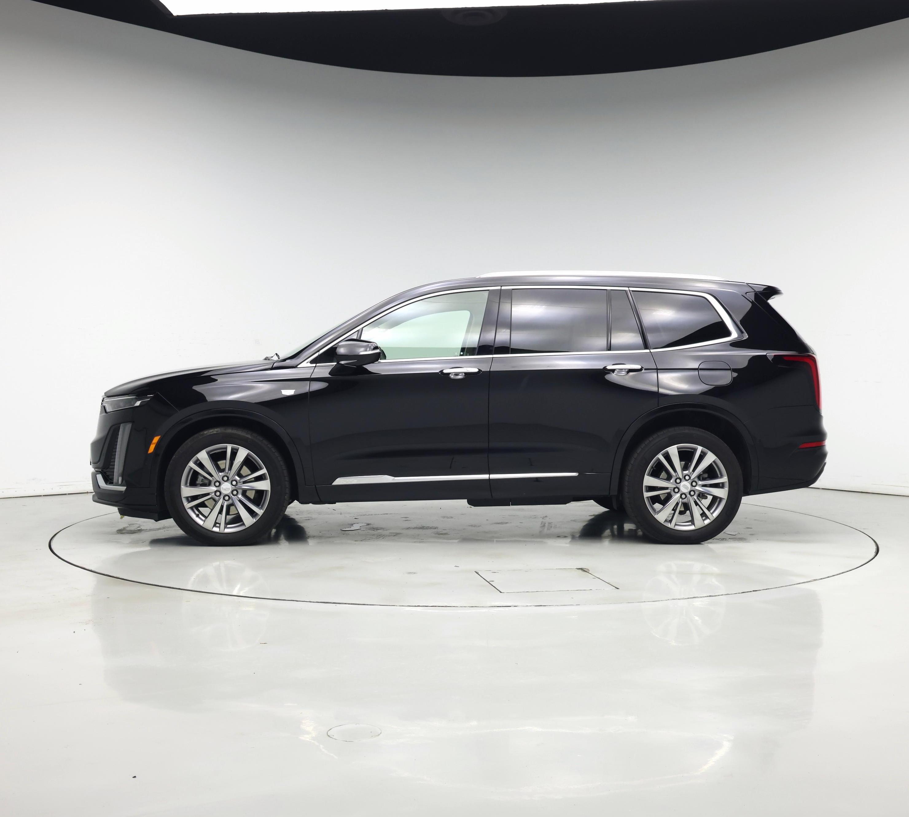 Thumbnail: 2023 Cadillac XT6 - 3