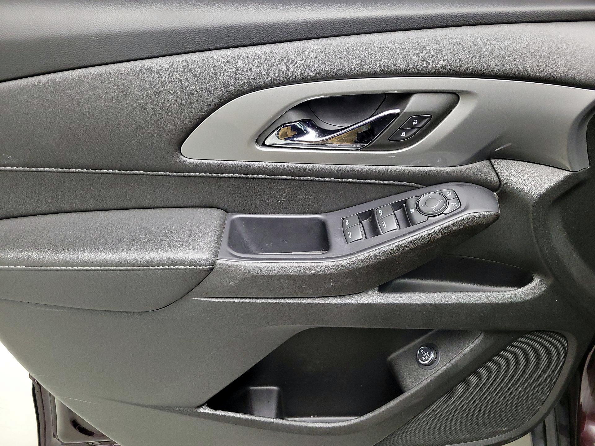 Thumbnail: 2022 Chevrolet Traverse - 12