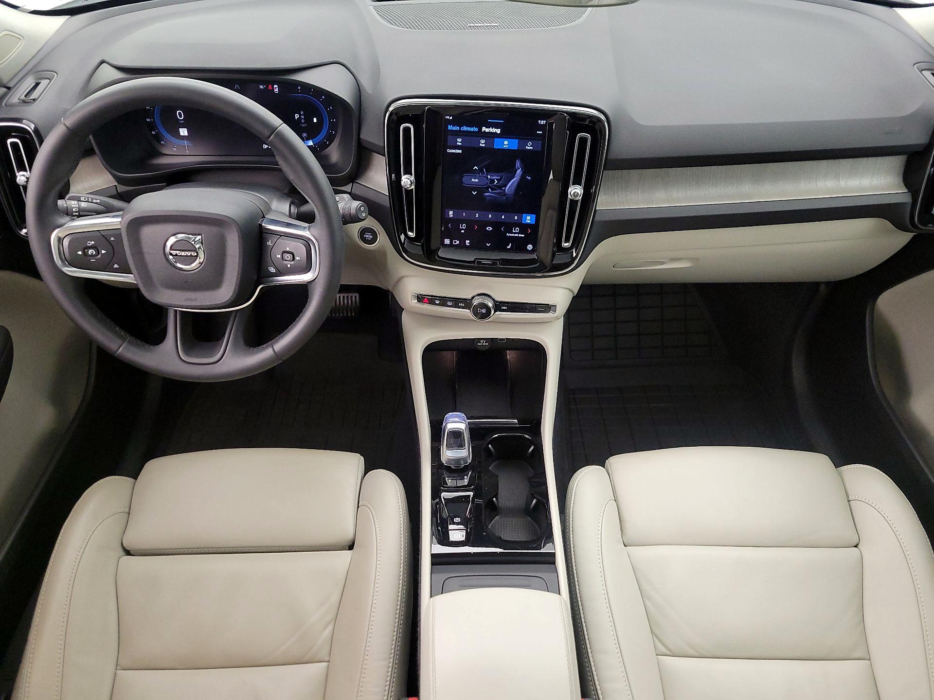 Thumbnail: 2023 Volvo XC40 - 9