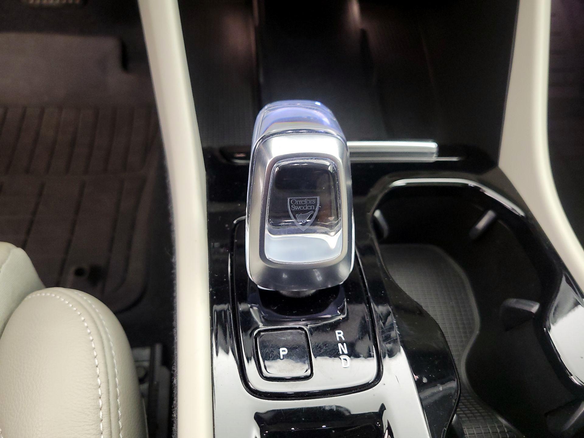 Thumbnail: 2023 Volvo XC40 - 16