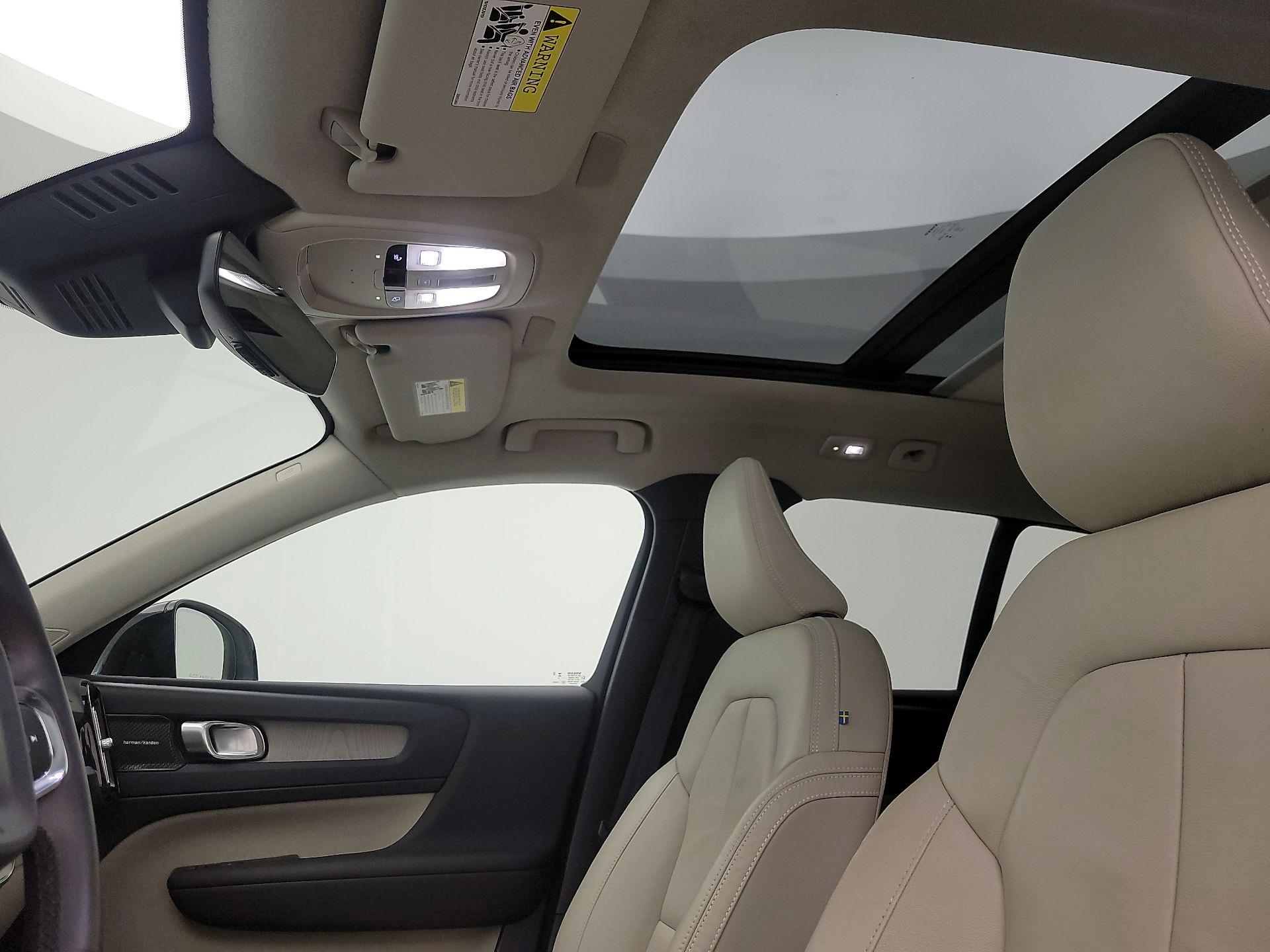 Thumbnail: 2023 Volvo XC40 - 18