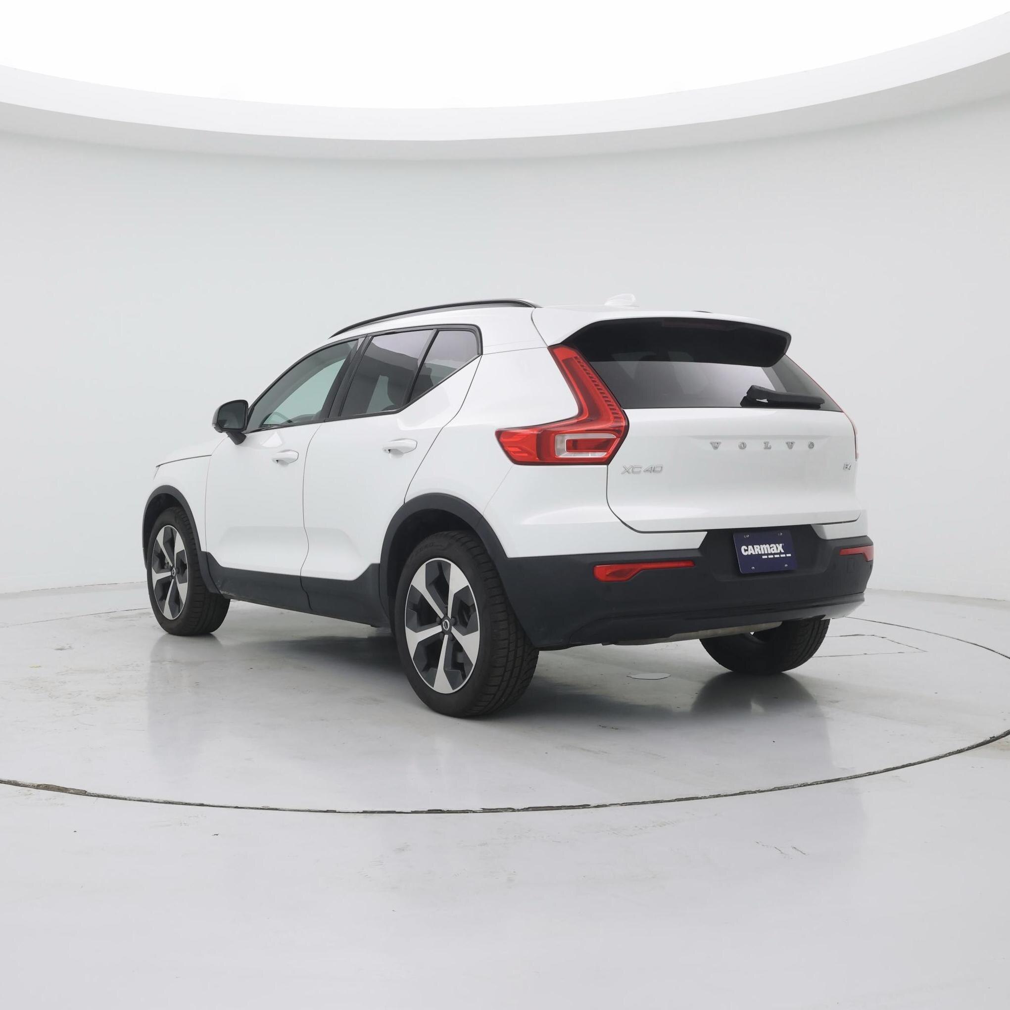 Thumbnail: 2023 Volvo XC40 - 2