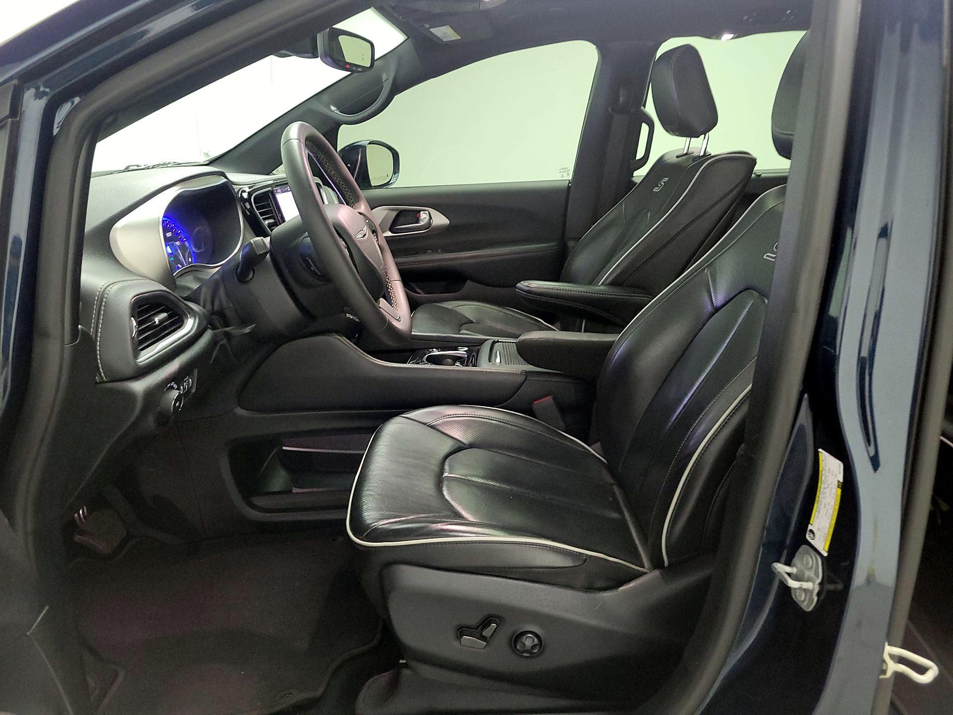 Thumbnail: 2022 Chrysler Pacifica - 11