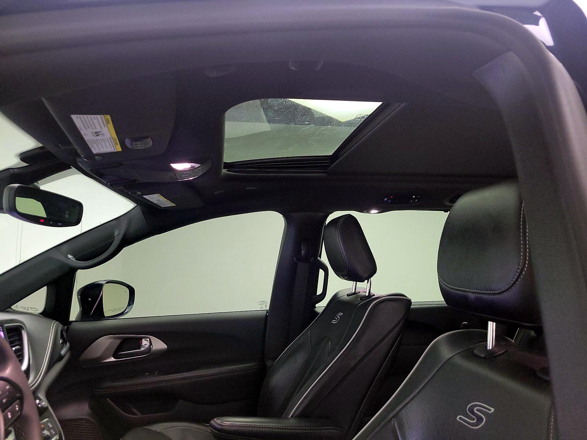 Thumbnail: 2022 Chrysler Pacifica - 20