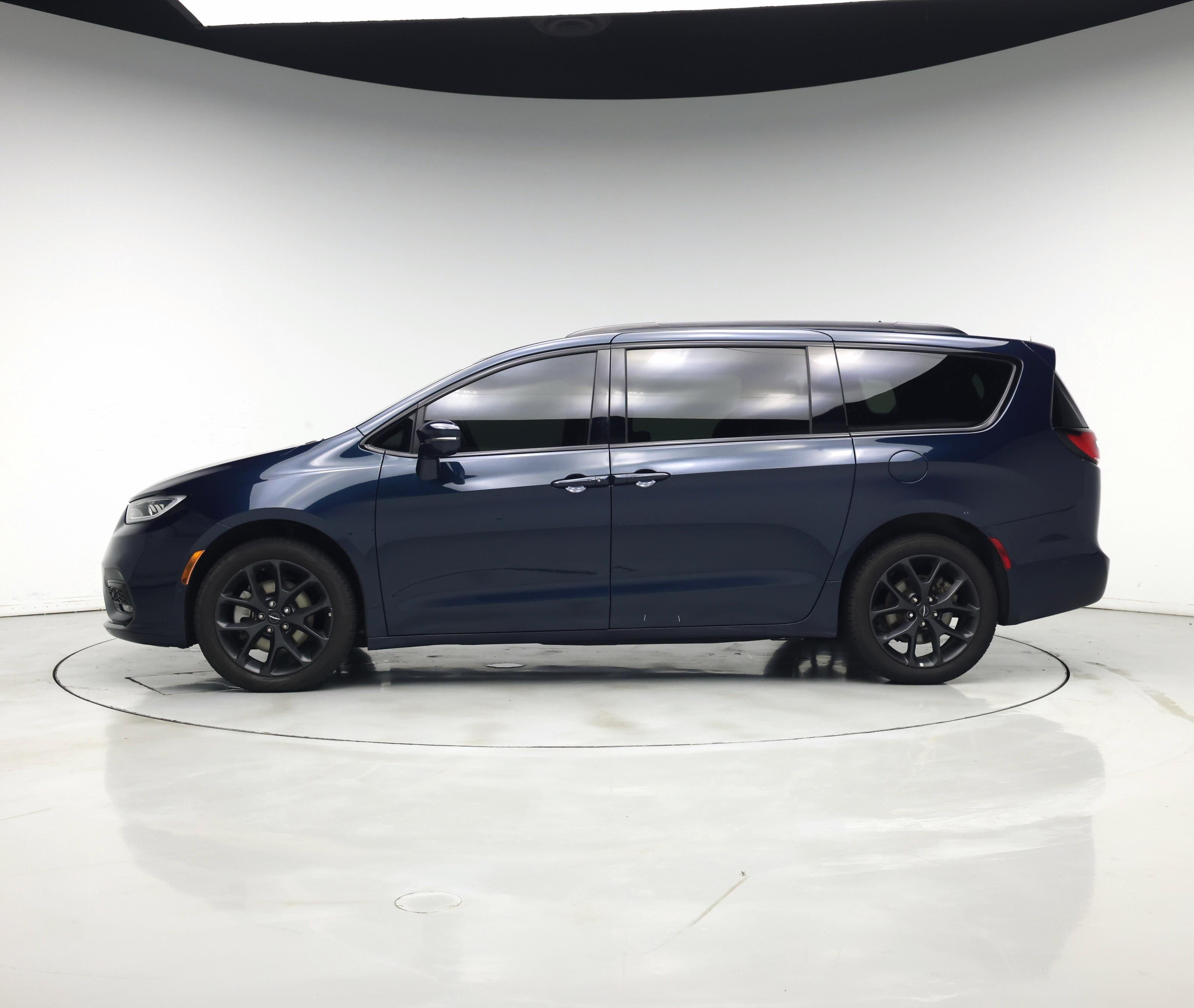 Thumbnail: 2022 Chrysler Pacifica - 3